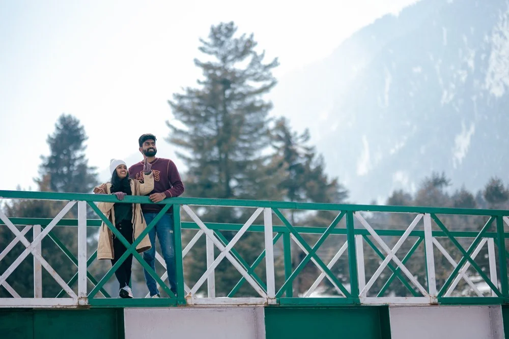 Capturing Love: Inspiring Outdoor Photoshoot Poses for Couples