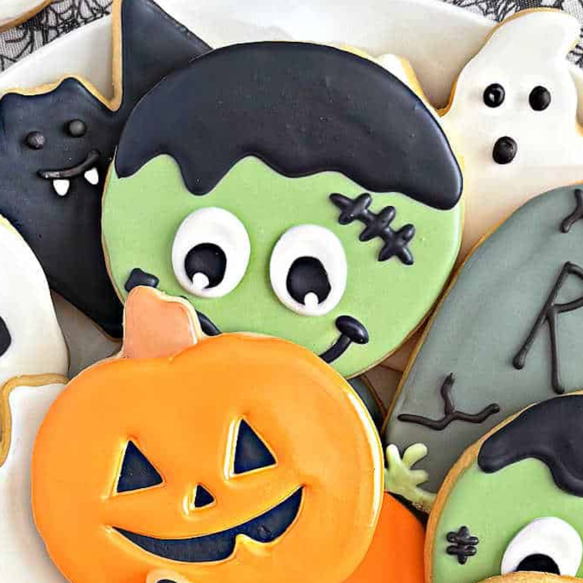 Halloween Dessert Decorating & Magic Potion-Making