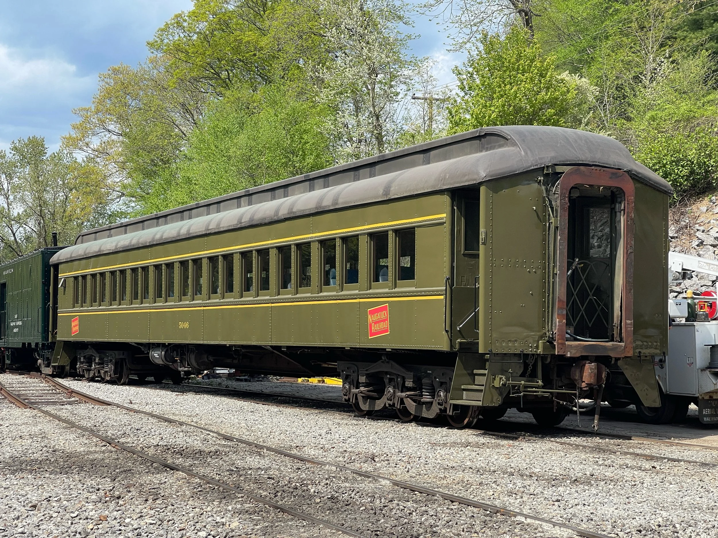 Naugatuck Coach 5046