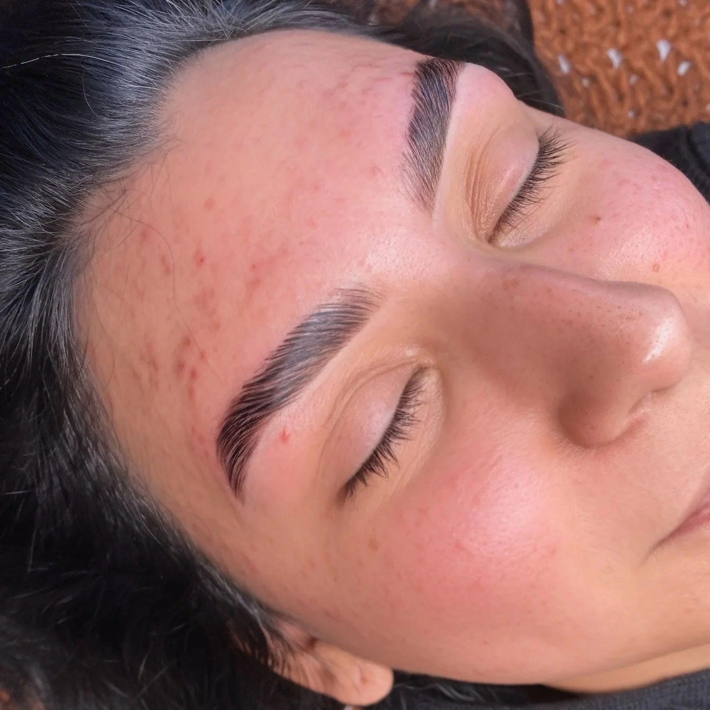 Brow lamination using @ruthiebelle lift system ! 

Amazing result , swipe right to see the BEFORE 

Book now before the holidays arrive 

December special - book a service and pick 1 free add ons - such as mini facial, brow wax + tint, lip wax, or et