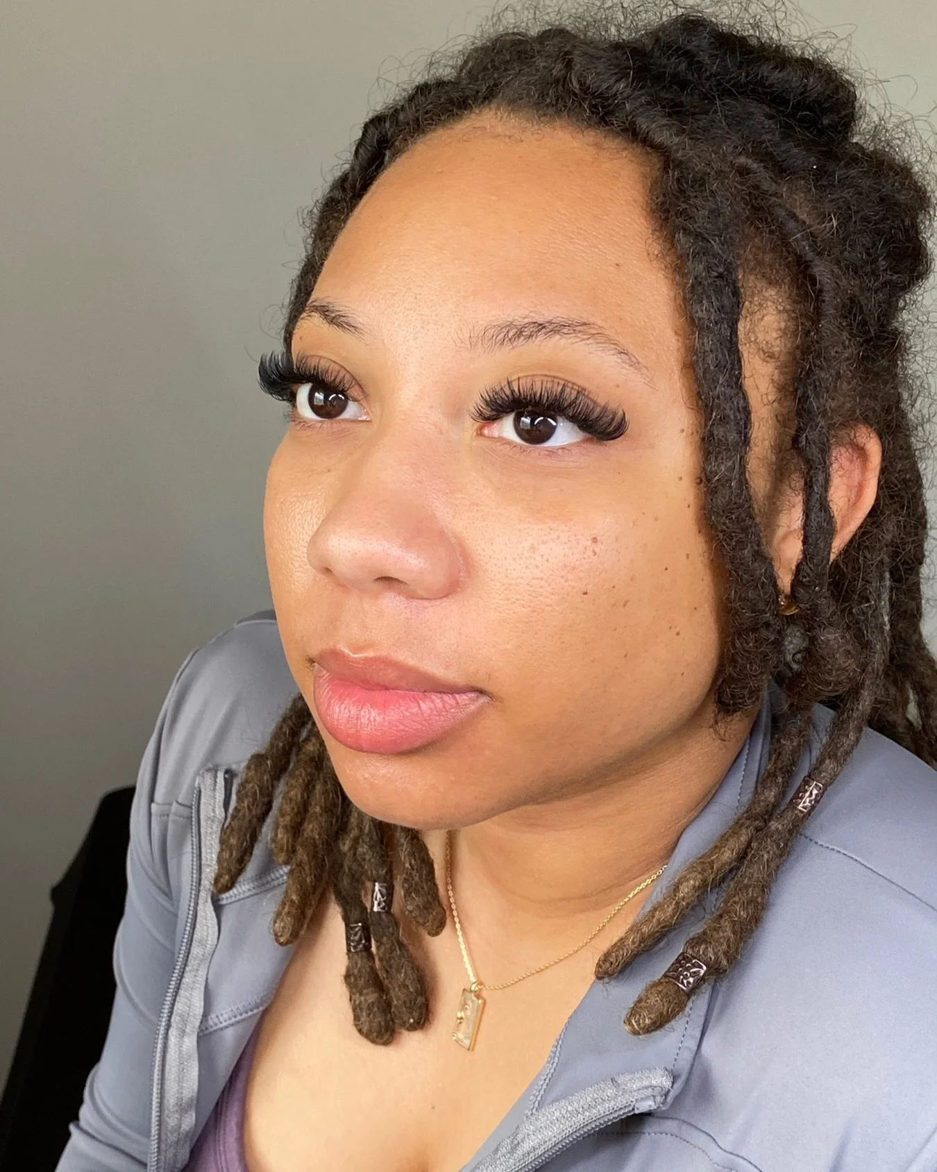 Natural lash volume 

Glue by @ruthiebelle 

Lashes by @mlknhoney.shop