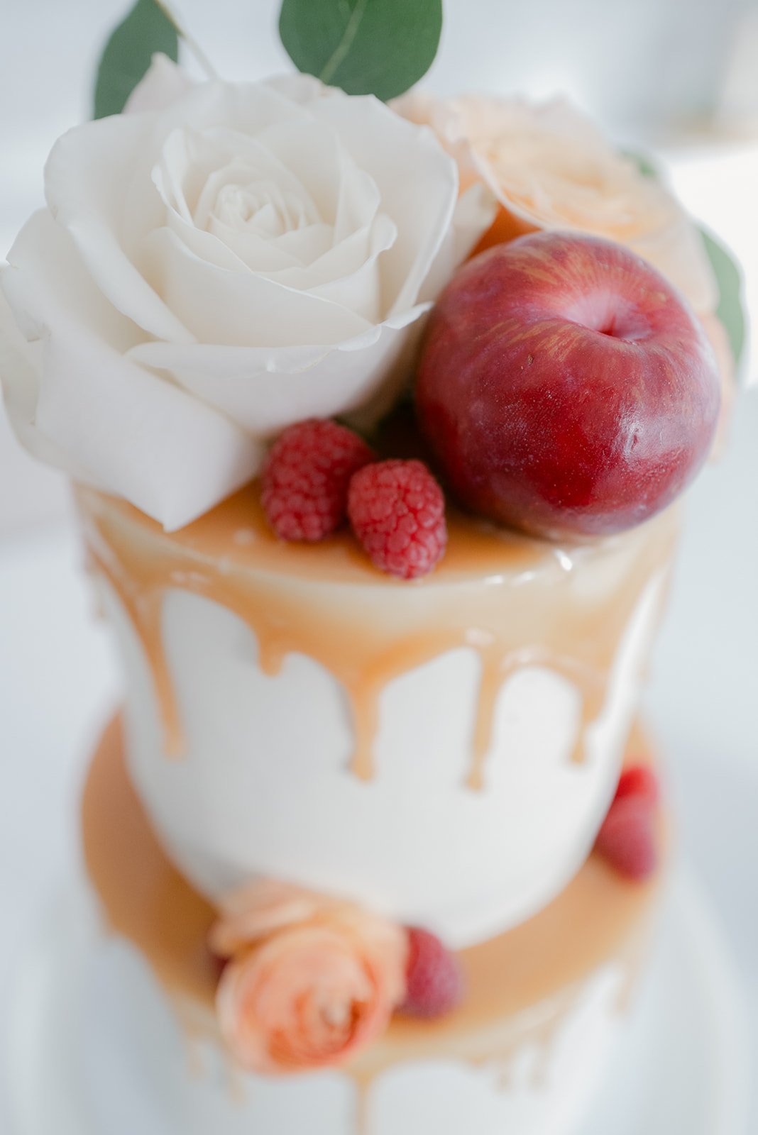 HEIDI CHOWEN_PHOTOGRAPHY_KELLY GRAY CAKES_FIG AND BLOOM CAKES-0375_websize.jpg
