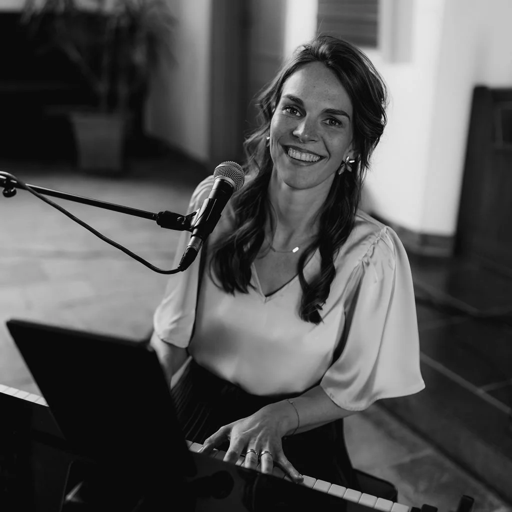 Zangeres Fenna. Live muziek bij Hoog Holen