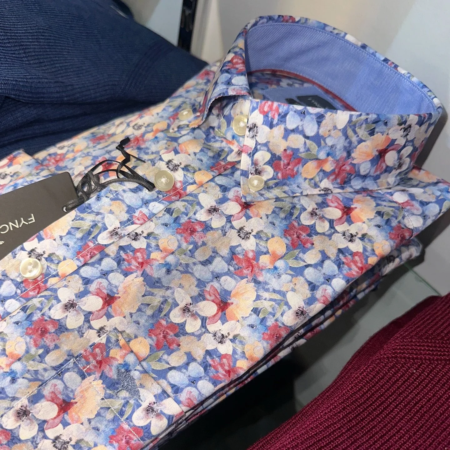Autumn may be on the way but it doesn&rsquo;t mean we have to say good bye to colour and print 🌺