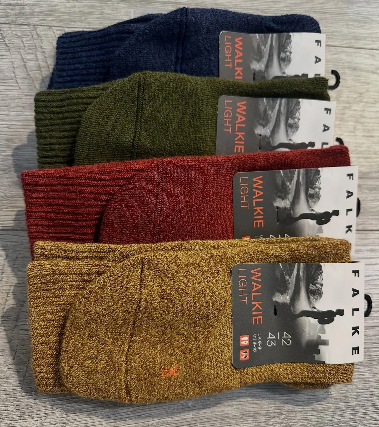 Day 15 of Gift Ideas - Boot socks 🧦 Falke or Scott Nichol that&rsquo;s the question? Both are firm favourites with our customers. 
Falke Walker Lights are climate regulating merino wool (machine washable) have a slightly cushioned soul and are left 