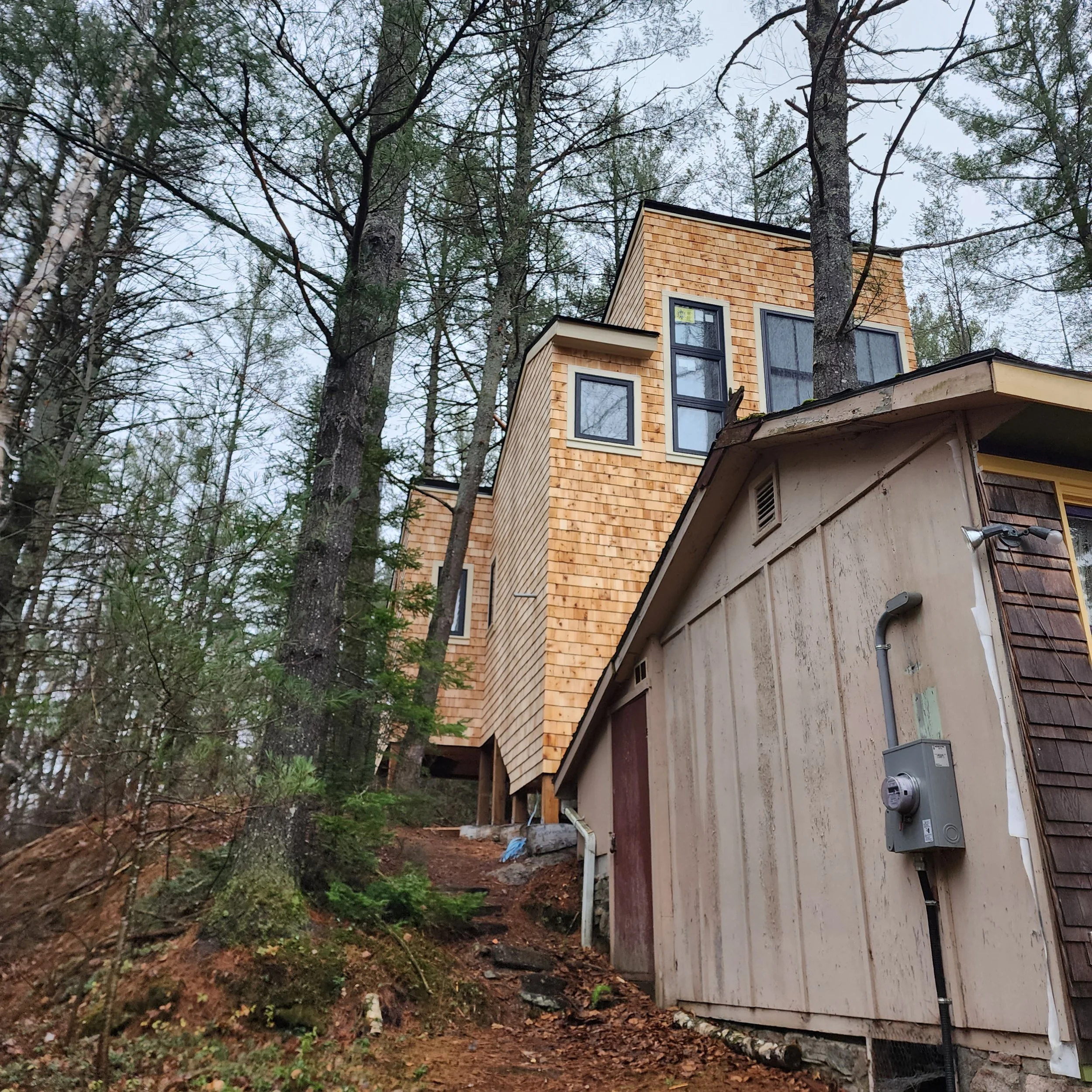 custom-cottage-build-cedar-shingle-modern-windows-baysville-muskoka.jpg
