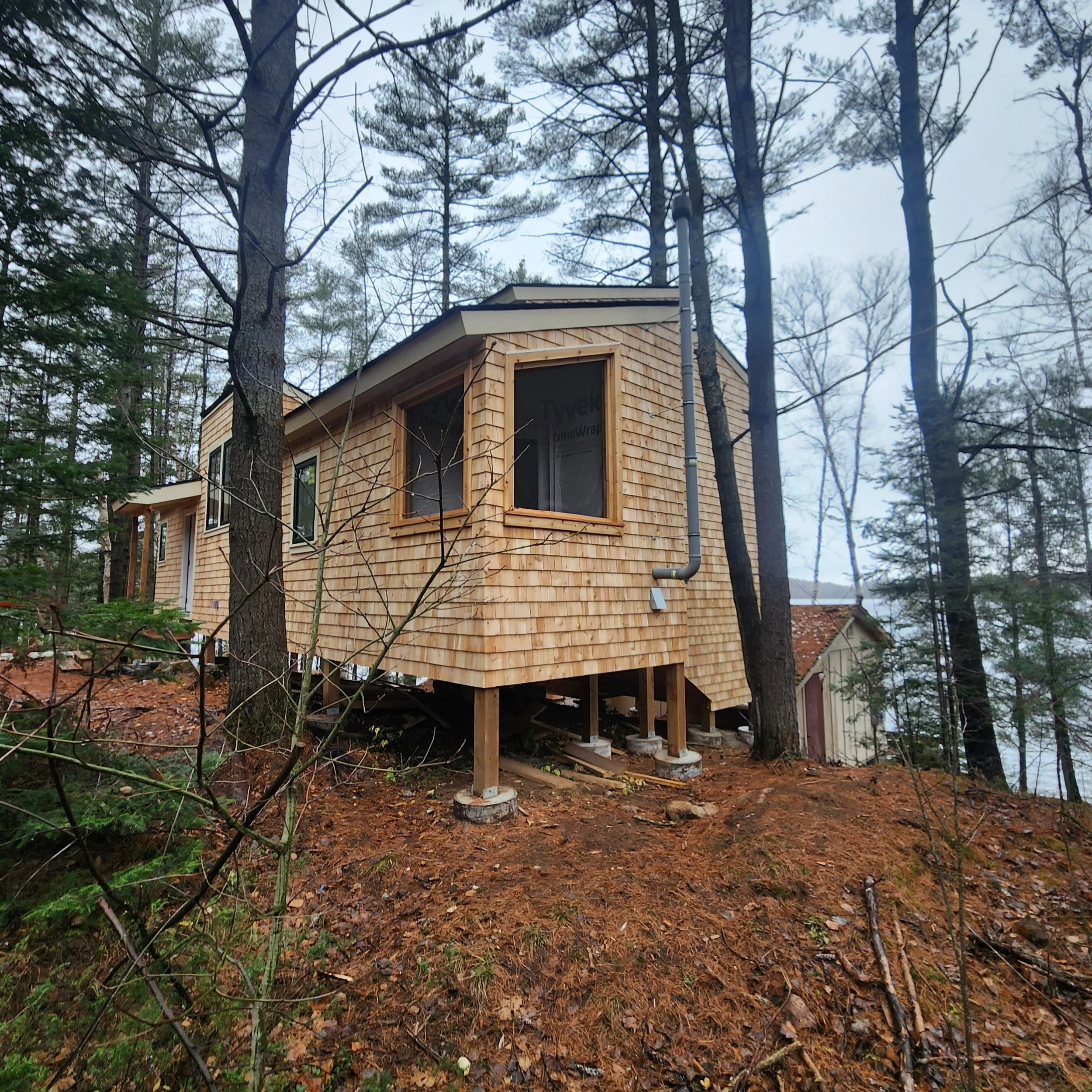 modern-cottage-construction-cedar-exterior-elevated-design-baysville-muskoka-ontario.jpg