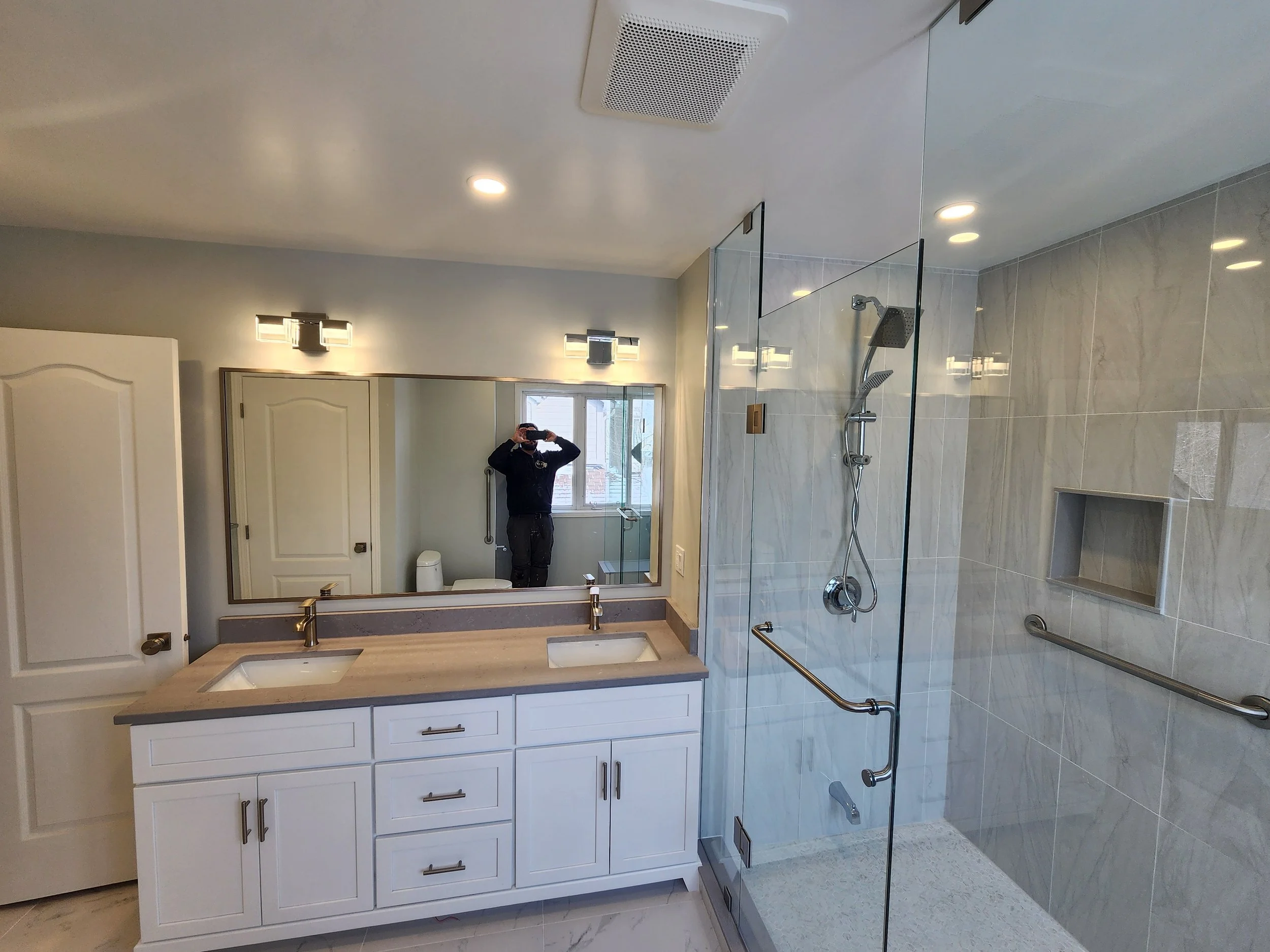 master-bathroom-double-vanity-tub-shower-combo-grab-bars-gravenhurst-muskoka.jpg