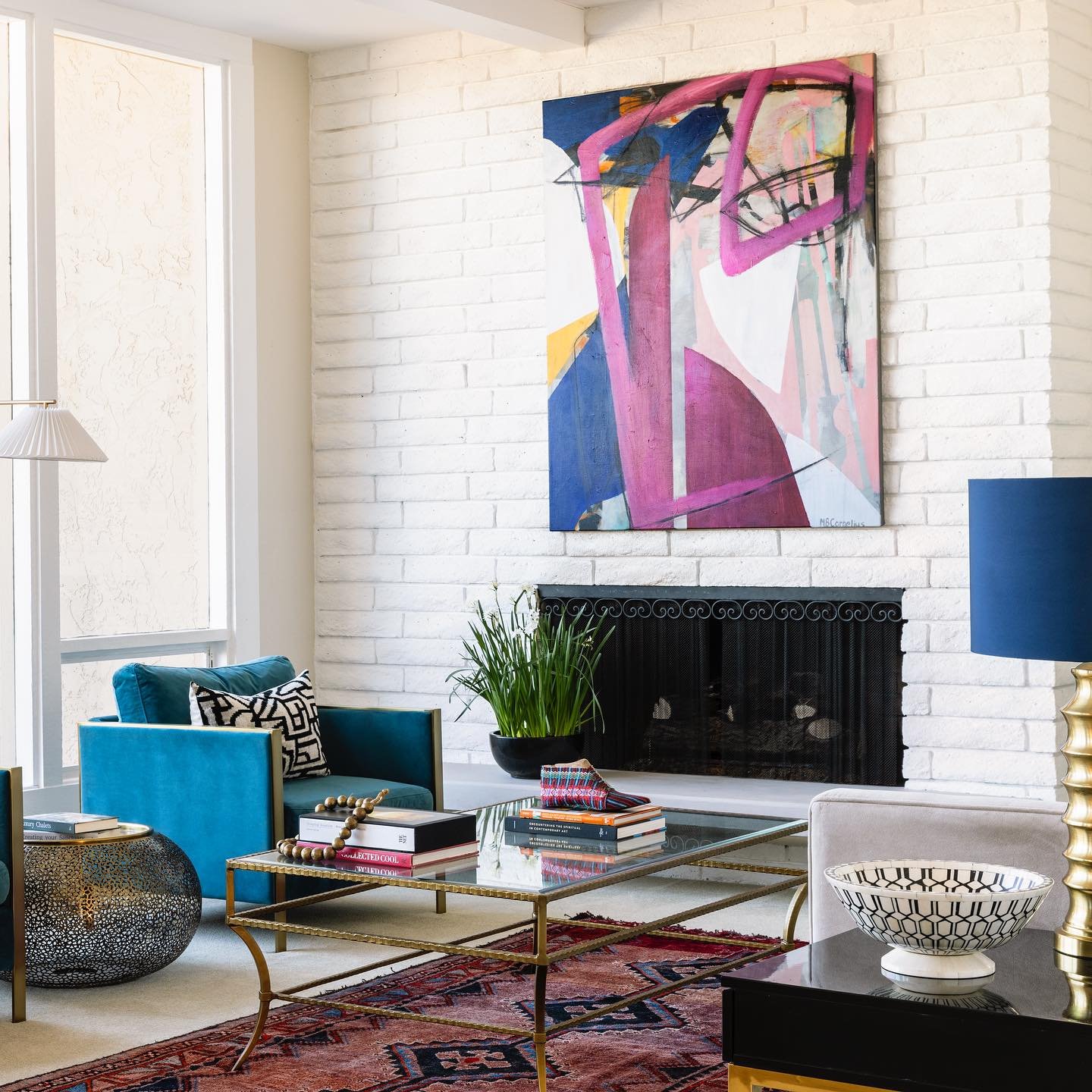 HEAT WAVE Monday vibes 🔥🔥🔥

Interior Design @lesleysteinberginteriors 

photography @alannahale 

Art @marybethcornelius 
@musecofineart