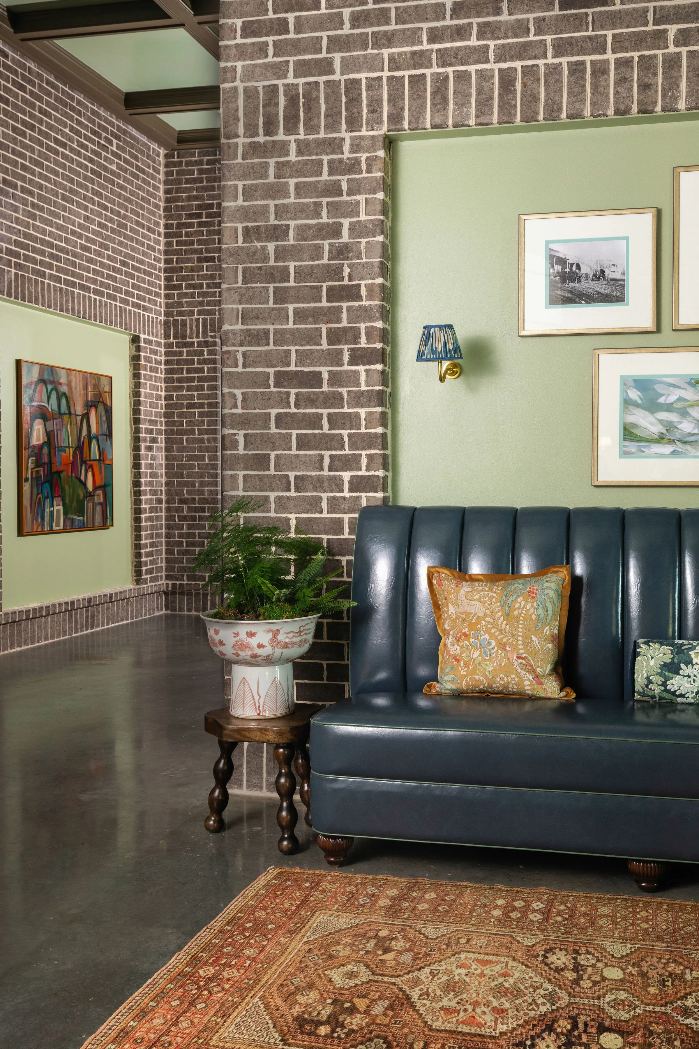 Lesley-Steinberg-Interiors_100-North-Main-Alpharetta_Elizabeth-Granger-12.jpg