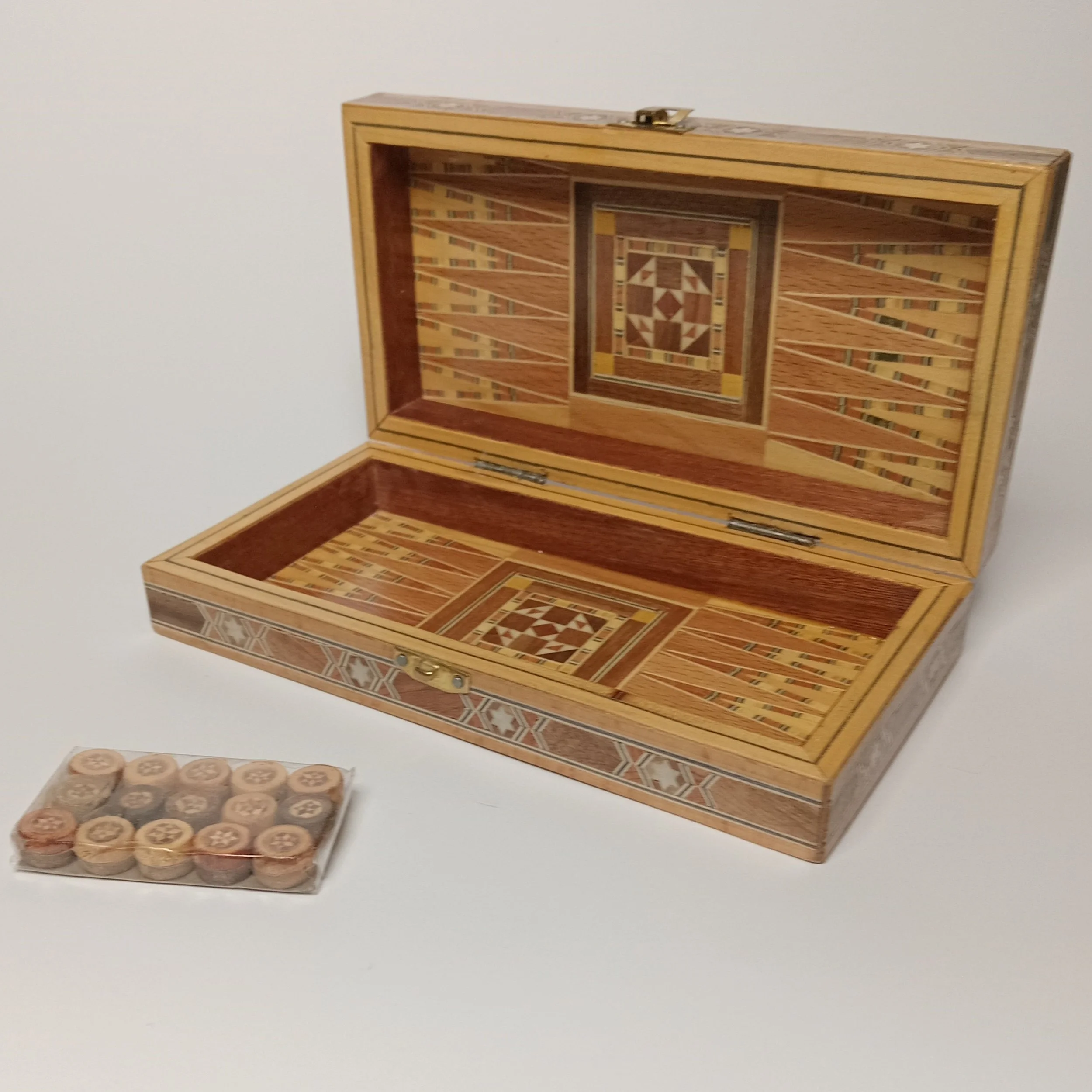 checkers-backgammon B5 001-e.jpg