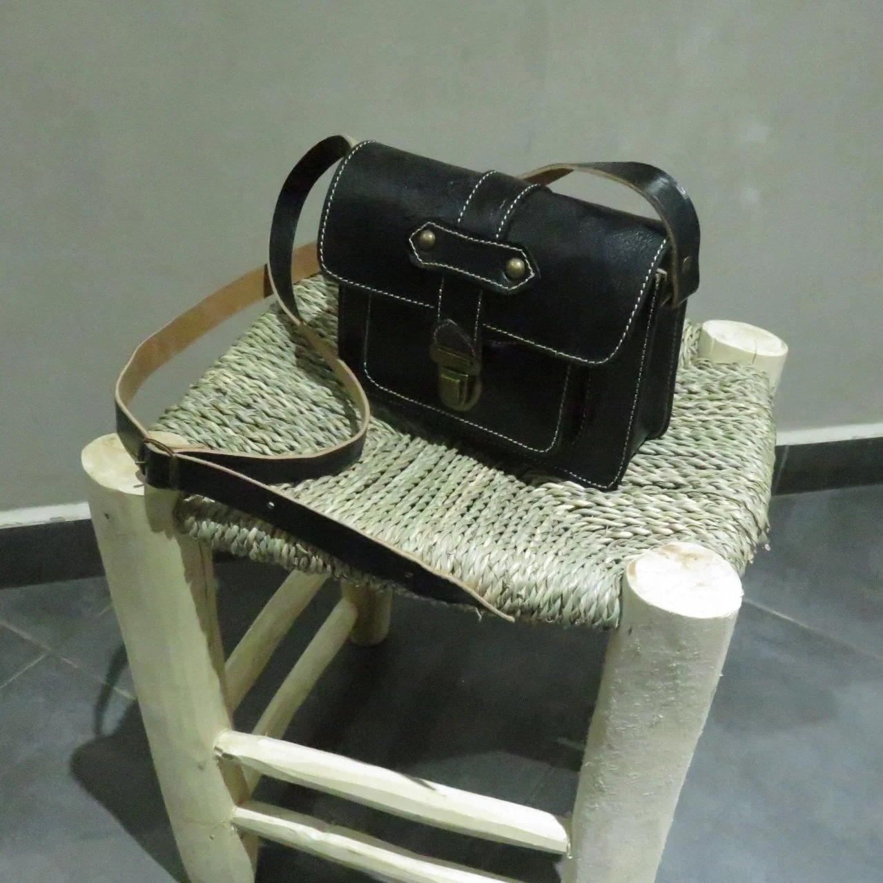 Handbags B4 003-a.jpg