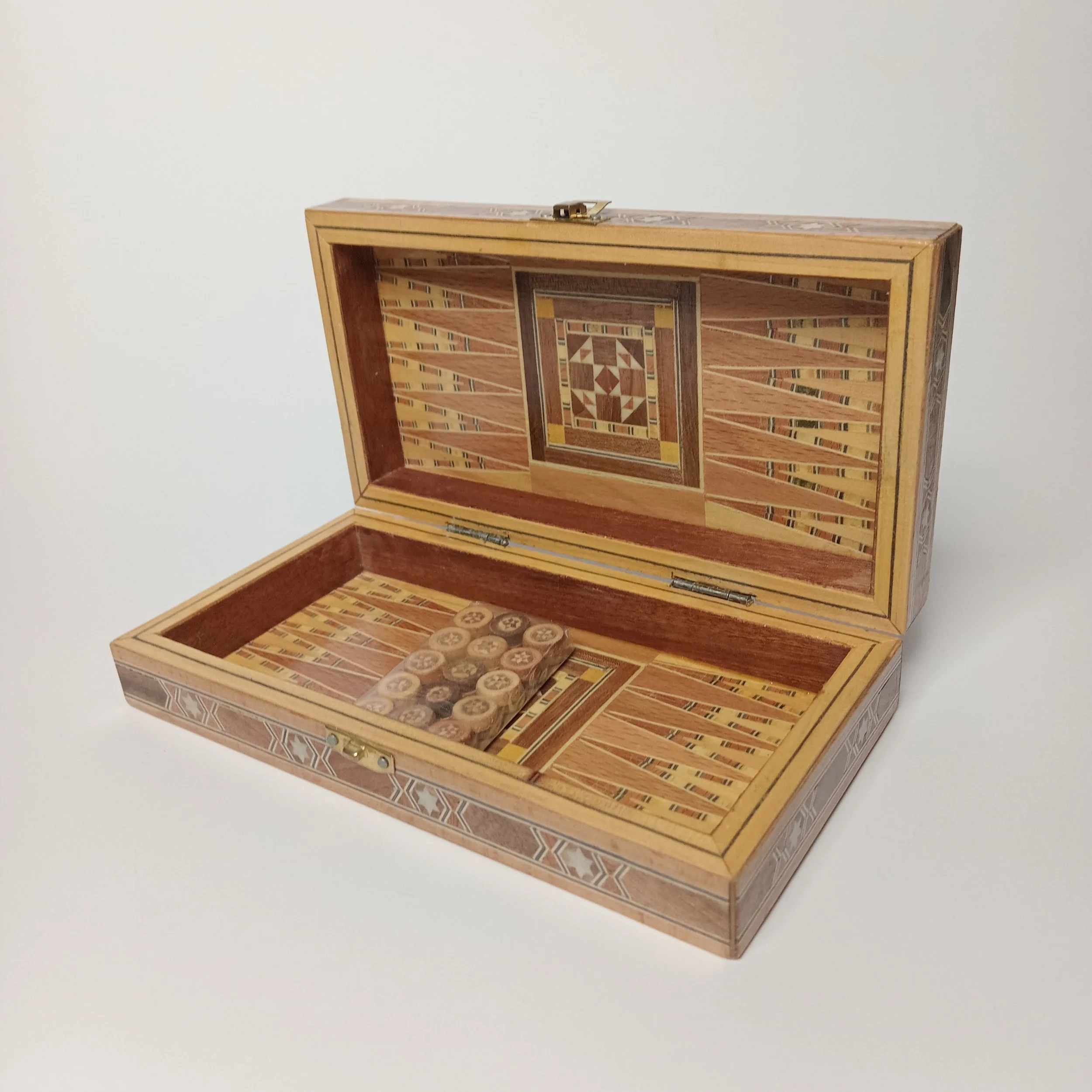 checkers-backgammon B5 001-d.jpg