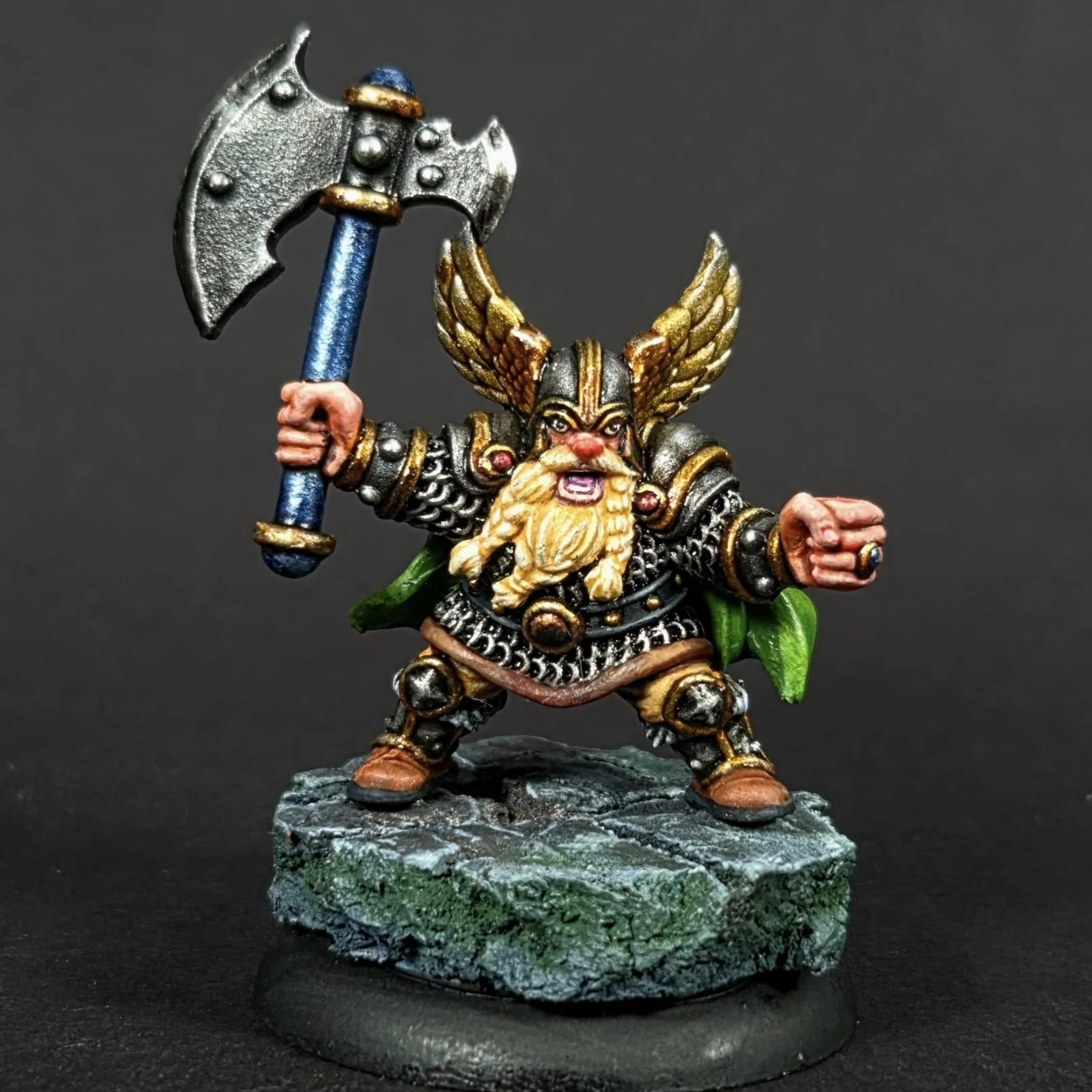 DURNAK GURIM MALE DWARF WARRIOR