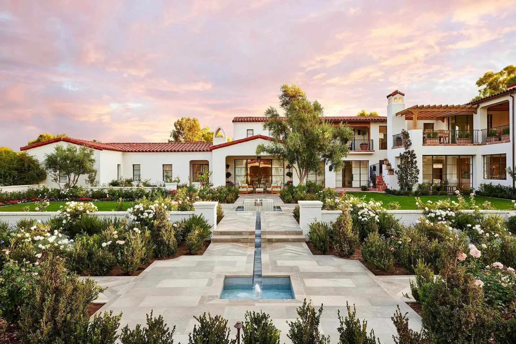 Another Scottsdale jaw-dropper from @sdcestates ✨

Builder: @sdcestates 
Technology Upgrades: @cybergroupscottsdale