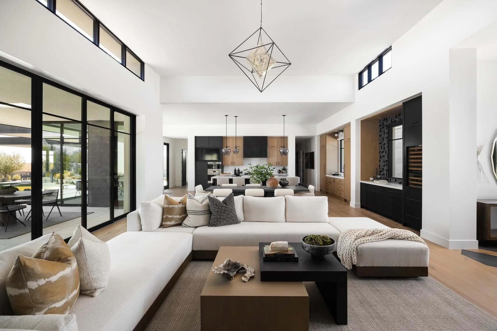 Defined by clean lines and expansive light, this desert home strikes a lovely balance between modern simplicity and everyday livability&mdash;making it feel open, intentional and effortlessly connected. 💫 

Builder: @calviswyant  Tech Integration: @