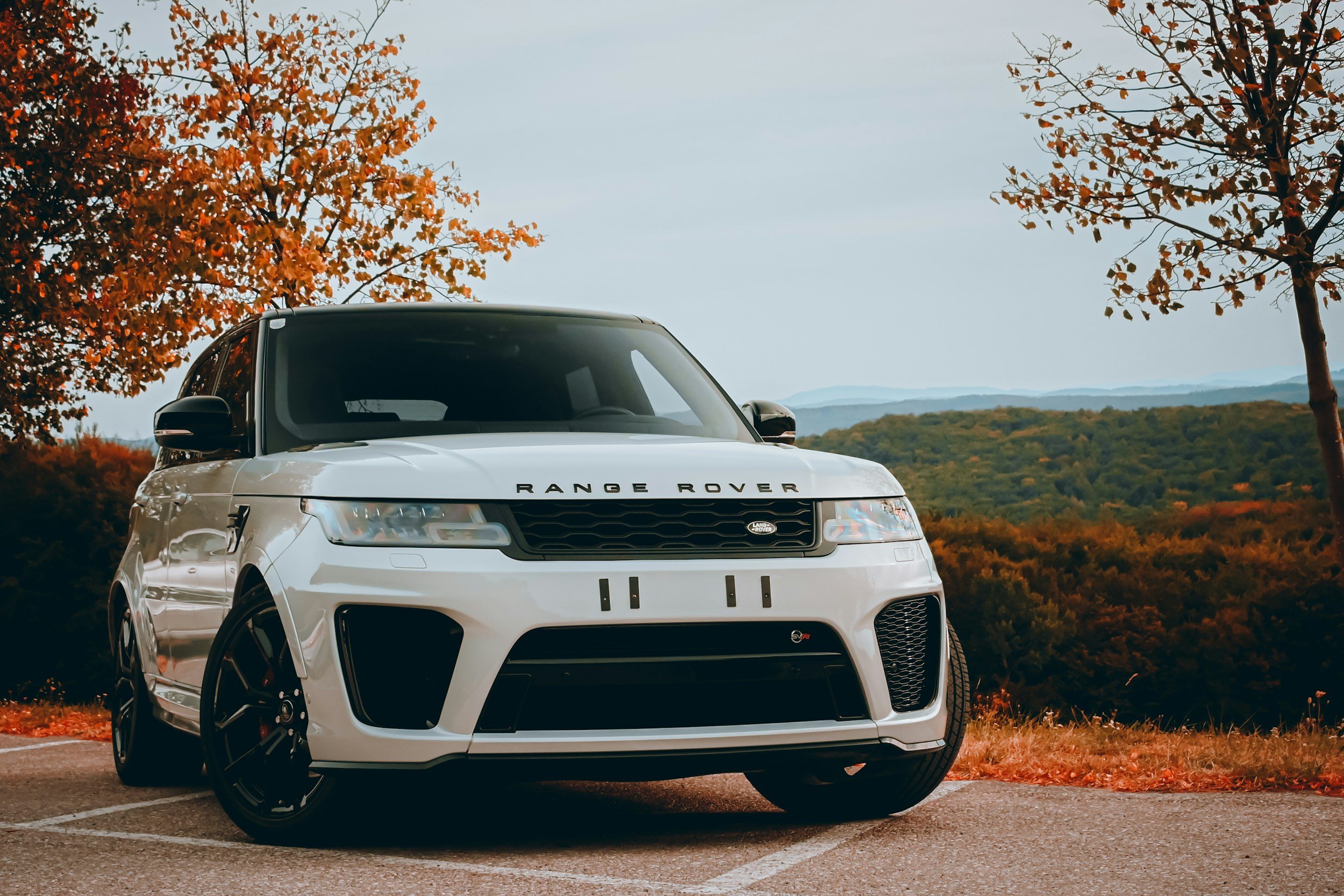 Image of Range Rover contained within a blog post talking about Range Rover theft and the best vehicle security system to protect a Range Rover with.