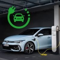 An image of an electric car with a link to this websites electric car tracker and immobilisers shop page.