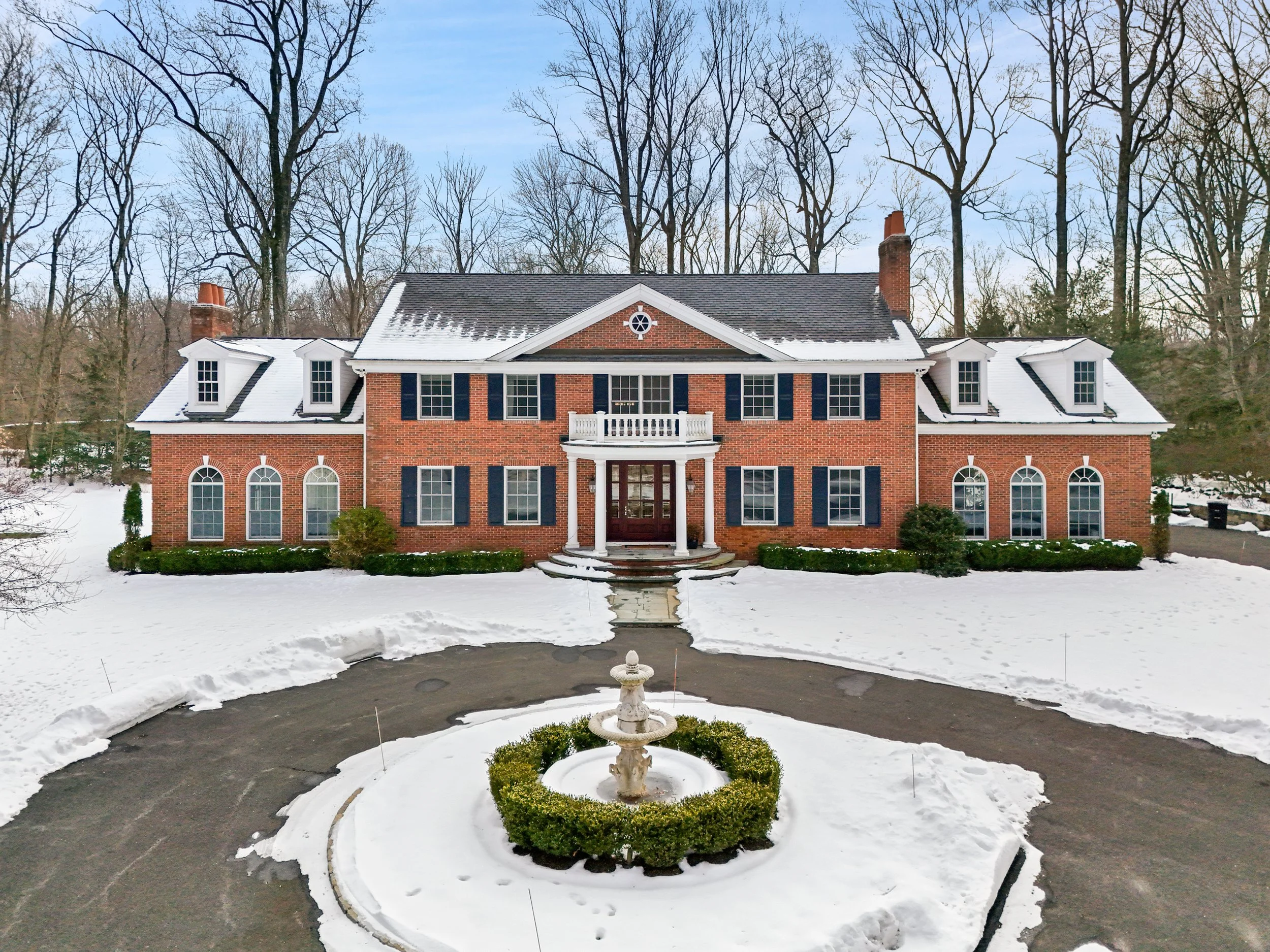 10 Wyckham Hill Ln
