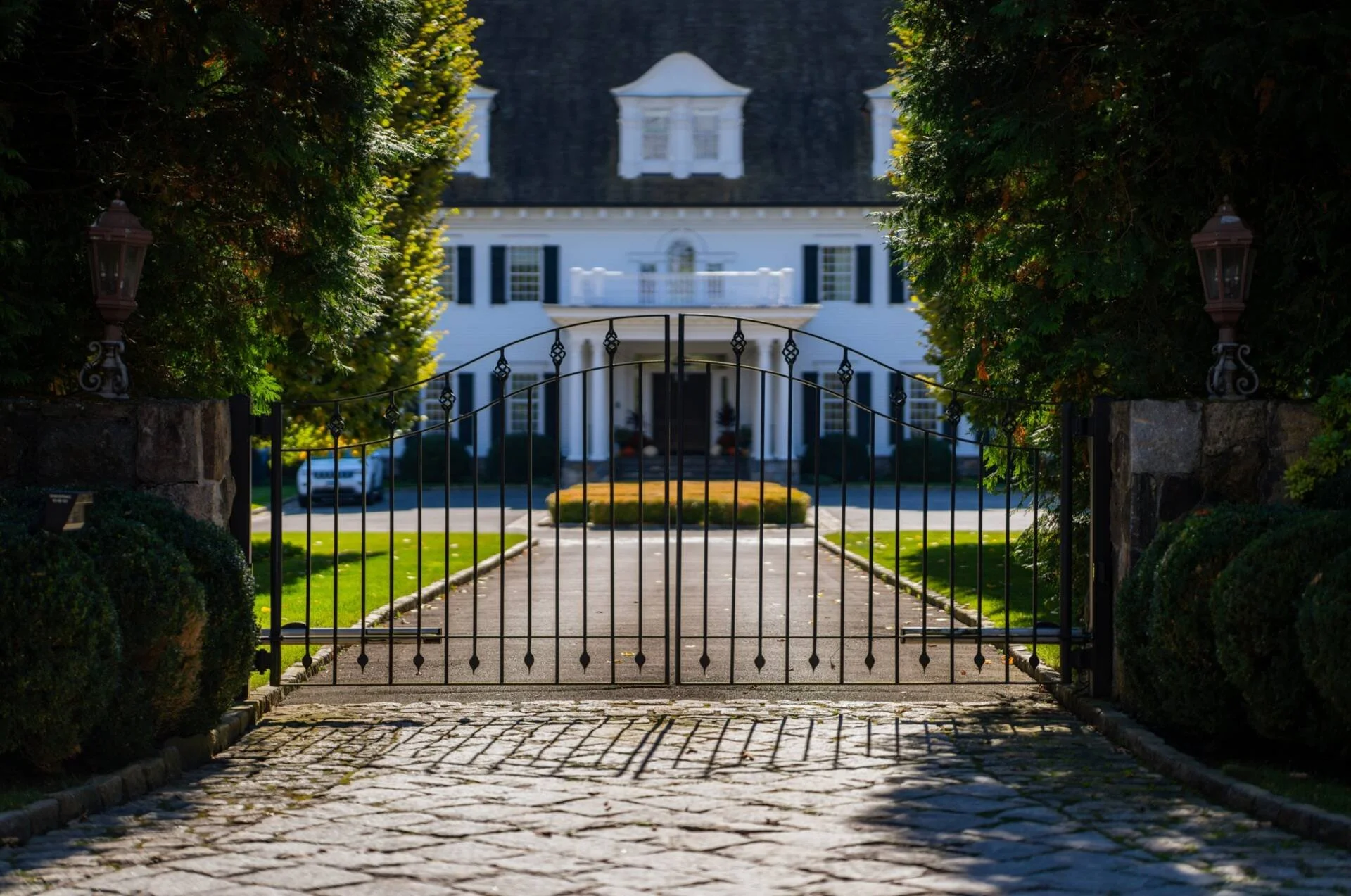 Julie Grace Burke Knows – The Greenwich Advantage: Optionality as a Lifestyle Strategy