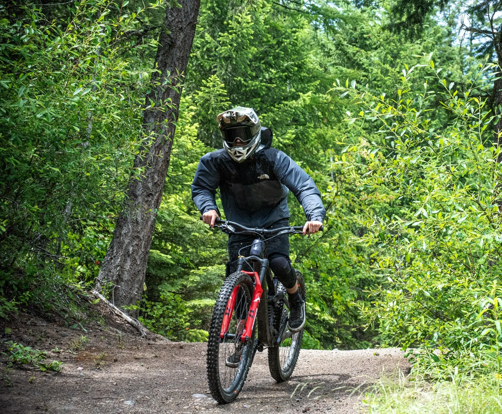 More of my favorites from @crown.gravity at @legacybikepark fully sending it! - - - - - #mtblife #mtb #bikeride #mountainbike #downhillmountainbiking #outdoor #photo #photographer #outdoorphotography #outdoorphotoshoot