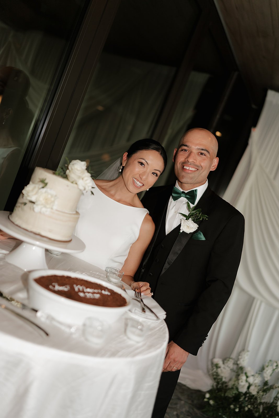 Westdrift Hotel Manhattan Beach Wedding, Bride and Groom cut cake, candid lifestyle photographer Los Angeles