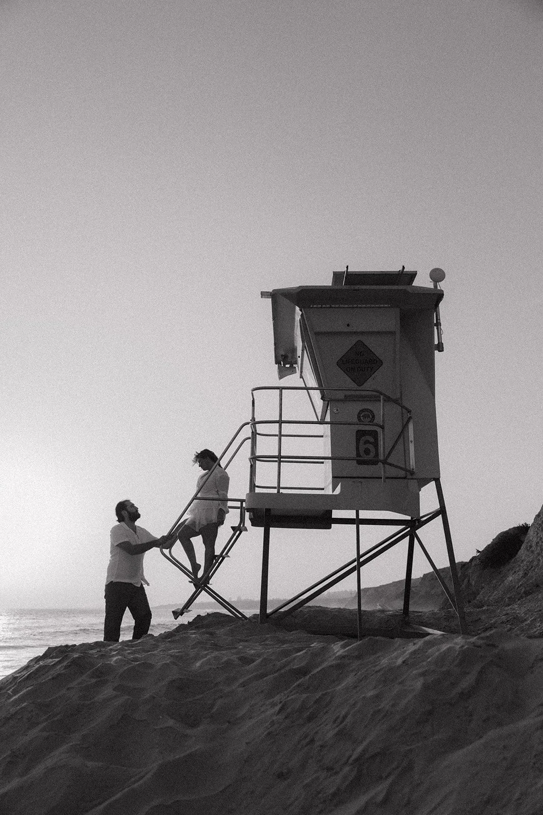 Lifestyle documentary photographer, engagement beach photos, los angeles