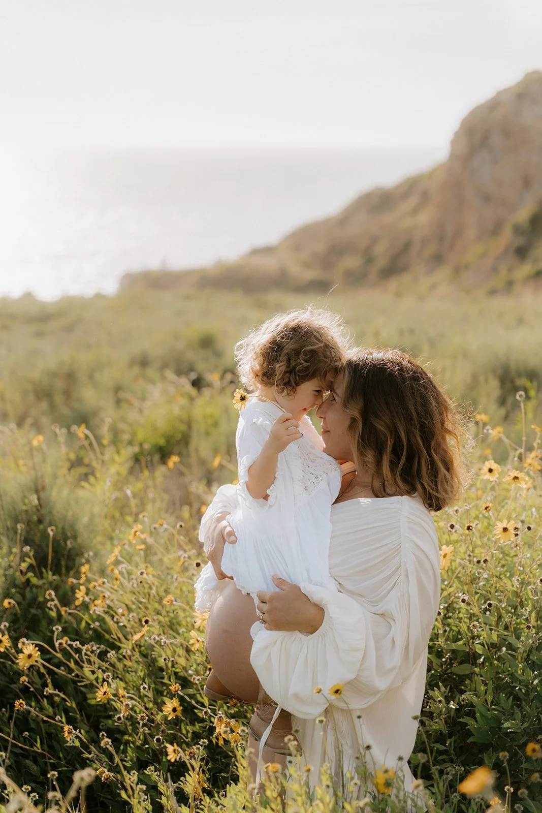 Lifestyle family photographer, outdoor natural light, documentary, candid los angeles photographer