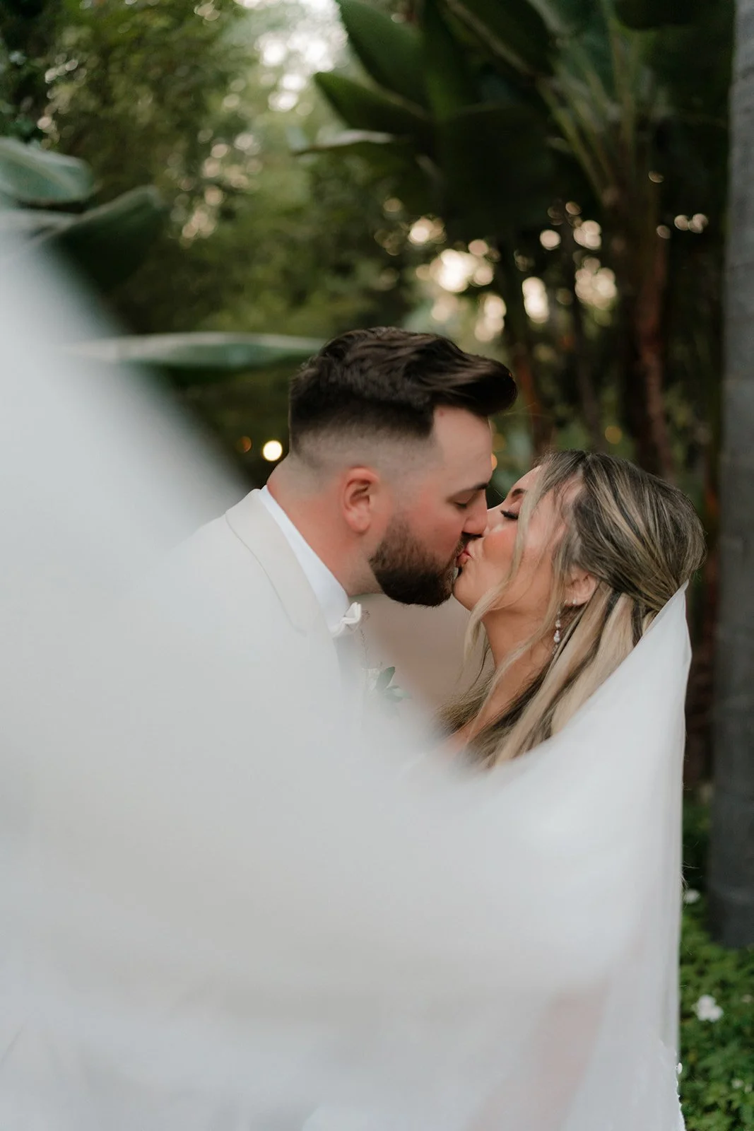 Los Angeles Wedding Photographer, Botanica Venue, candid lifestyle outdoor natural light