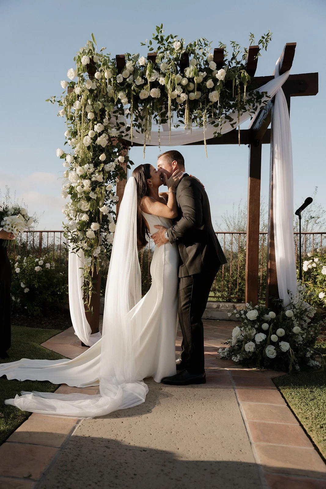 Palos Verdes Golf Club Wedding, Ceremony, first kiss, natural light, lifestyle documentary photographer, Los Angeles