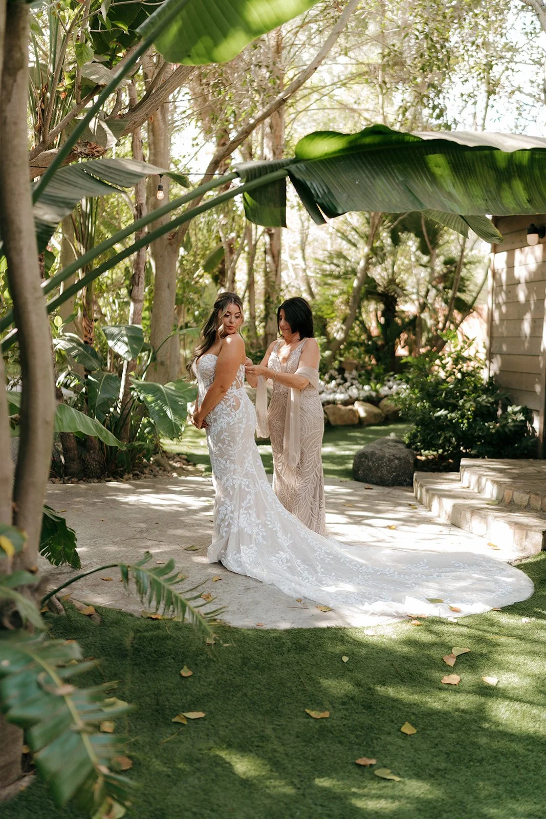 Bride Getting Ready, Botanica Wedding Venue, Jade Sharp Photo, Los Angeles Wedding, candid lifestyle