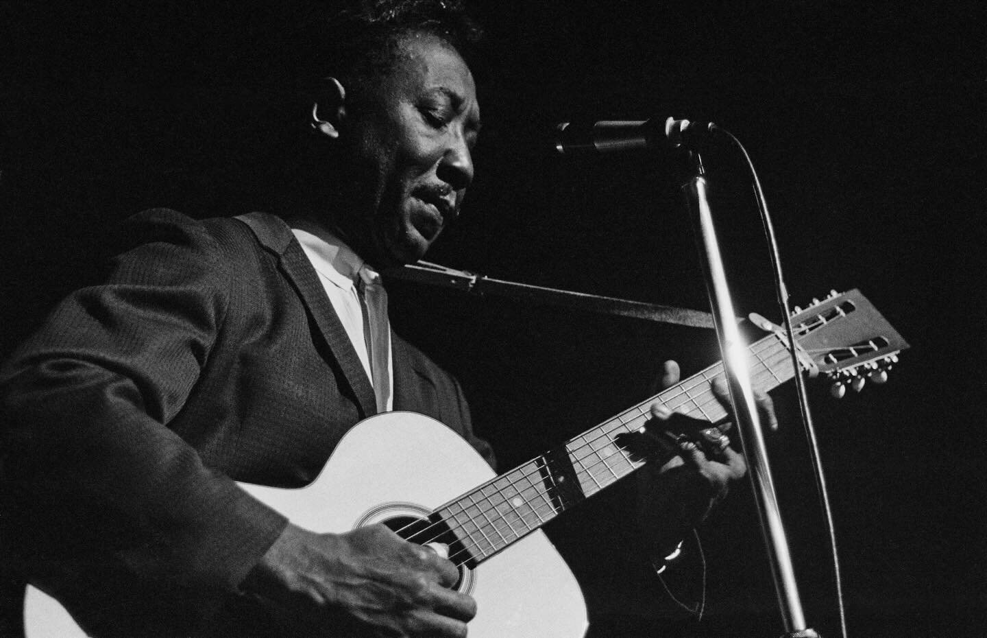 Remembering the iconic Muddy Waters on his birthday today.

Muddy was a major figure in the Chicago Blues Scene and helped shape electric blues. He has inspired many rock figures, including @thedoors and myself.

Photo courtesy of Getty Images.