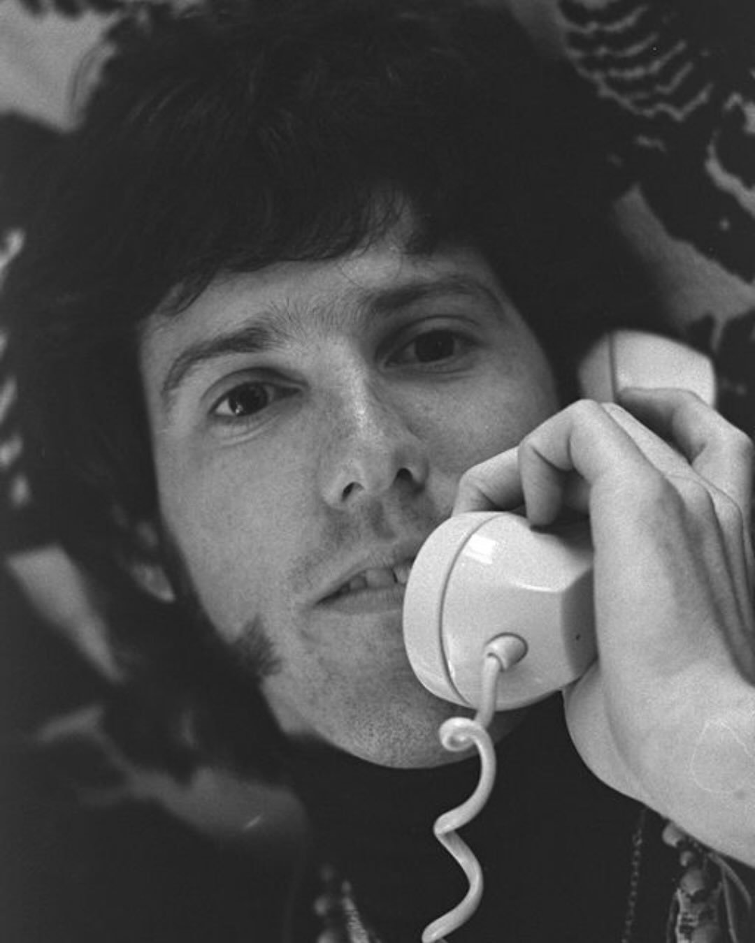 I know the perfect greeting when anyone rings&hellip;

&ldquo;Hello, I love you. Won&rsquo;t you tell me your name?&rdquo;

📸: Paul Ferrara