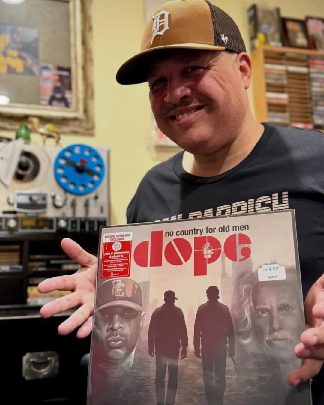 It&rsquo;s hard to believe it&rsquo;s already been a month since @mrchuckd and I released no country for old men on Record Store Day.

I love seeing these photos of you all enjoying the record. This has been an incredible project to be part of&hellip