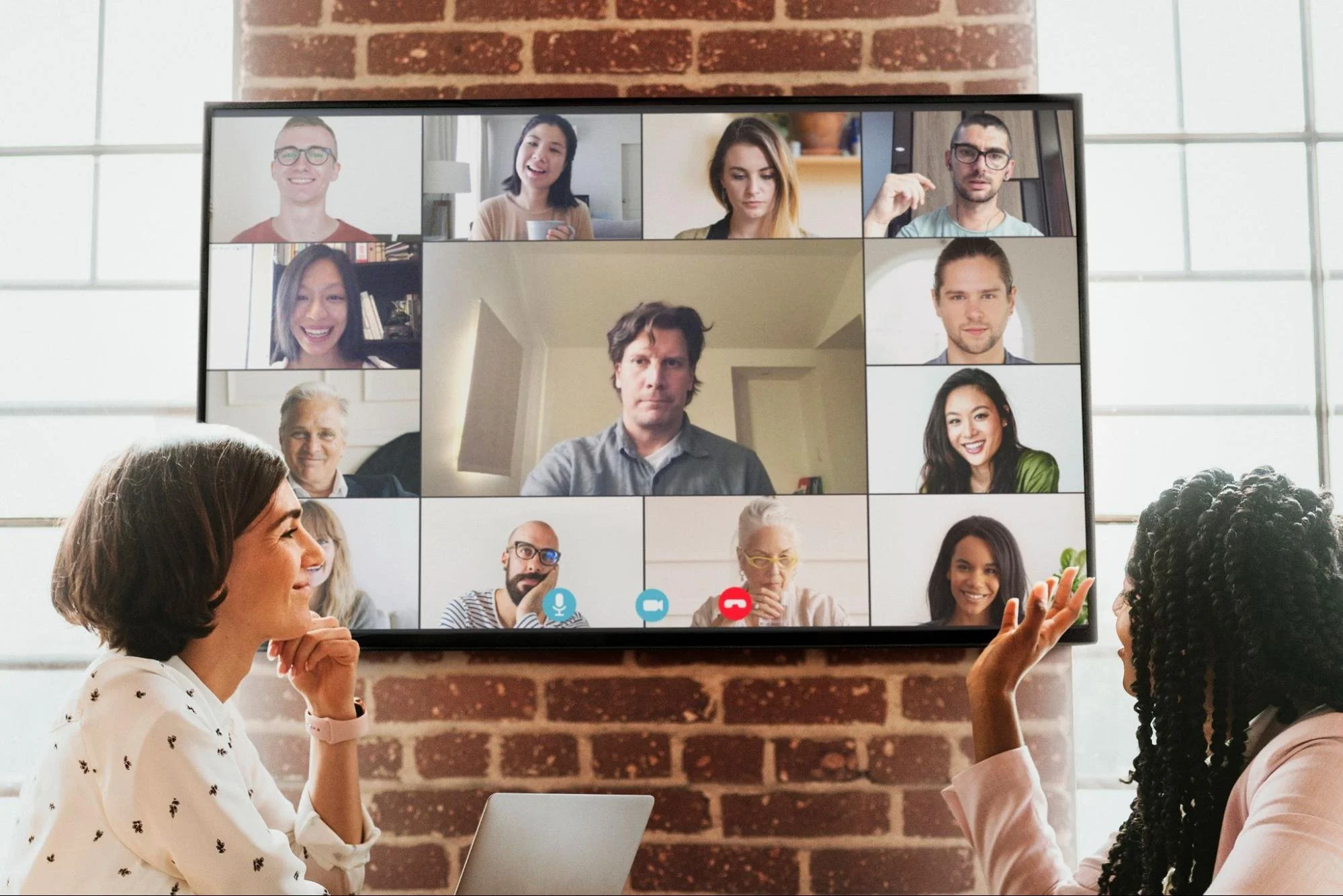 The Hybrid Meeting Room Revolution: Why It Matters Now