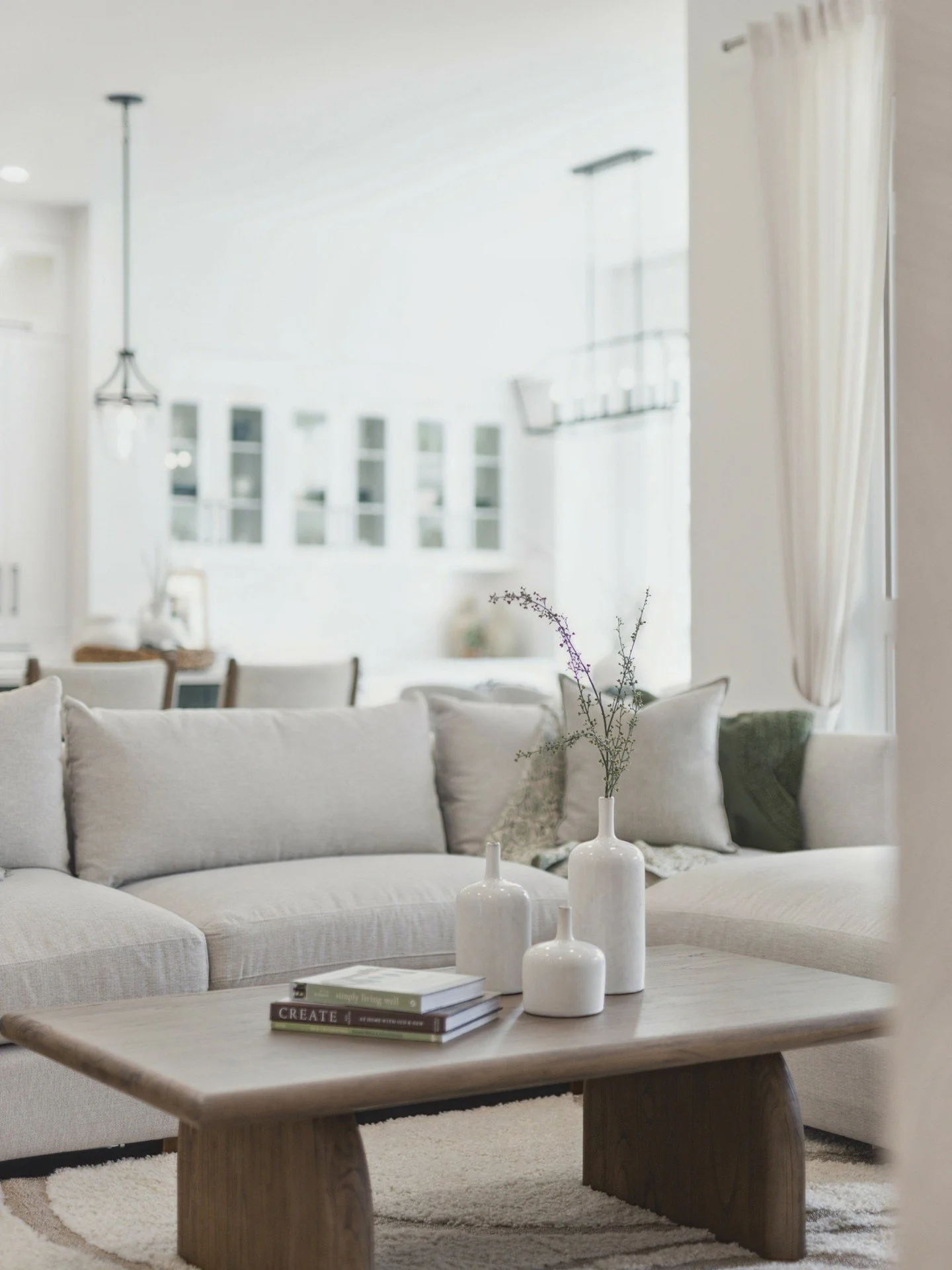Where laid-back comfort meets timeless charm. 🌿

With earthy neutrals, soft sage accents, and delicate florals, this home is a cozy haven made for both everyday living and effortless entertaining.
&bull;
&bull;
&bull;
&bull;
&bull;
#interiordesigner