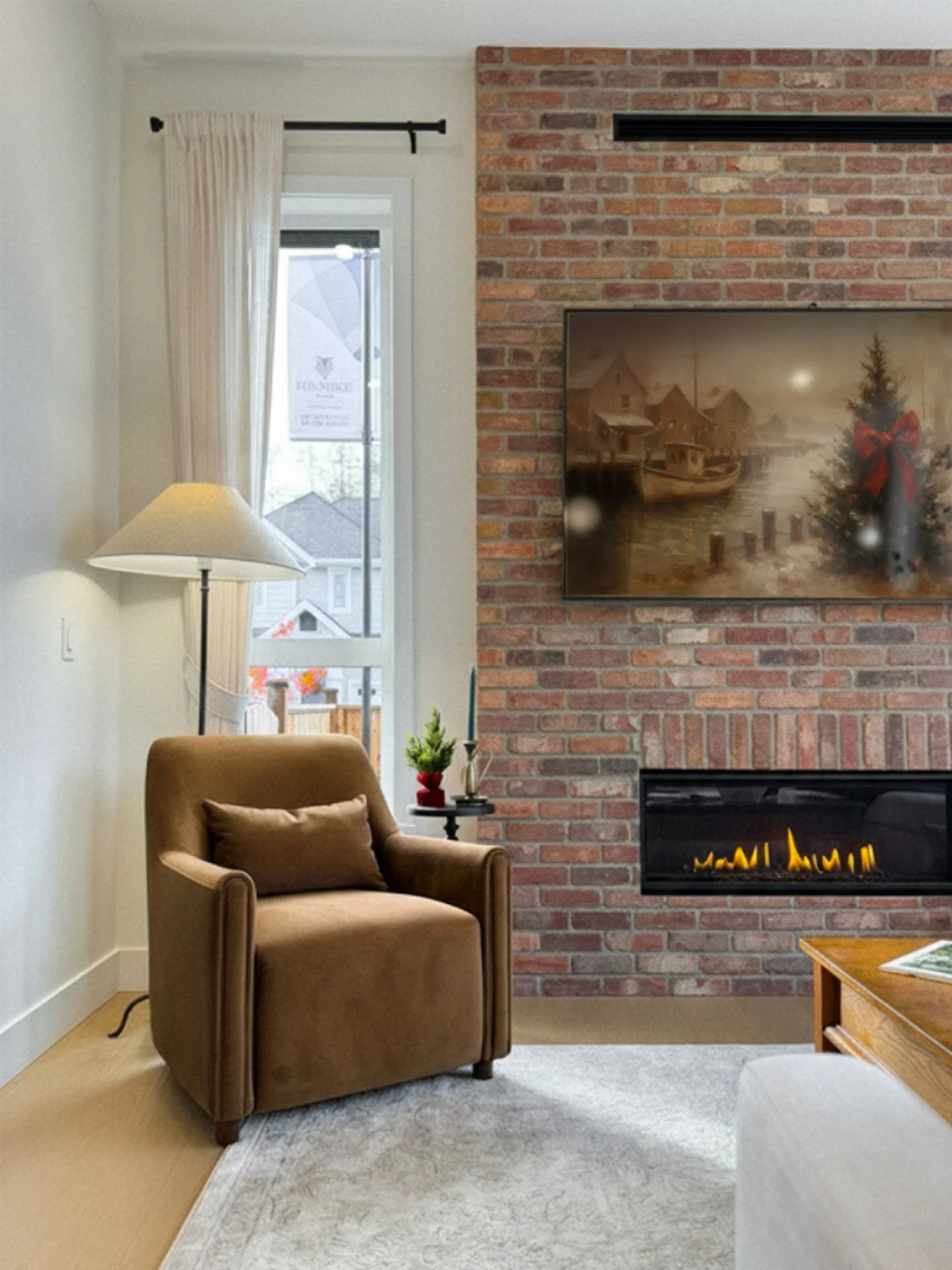 Layering warmth, texture, and subtle holiday notes &mdash; a seasonal moment at the Whitmore Project. 🤎
&bull;
&bull;
&bull;
&bull;
&bull;
#interiordesigner #transitionalinterior #elevatedinteriors #interiordesign #transitional #simplicity #luxuryli