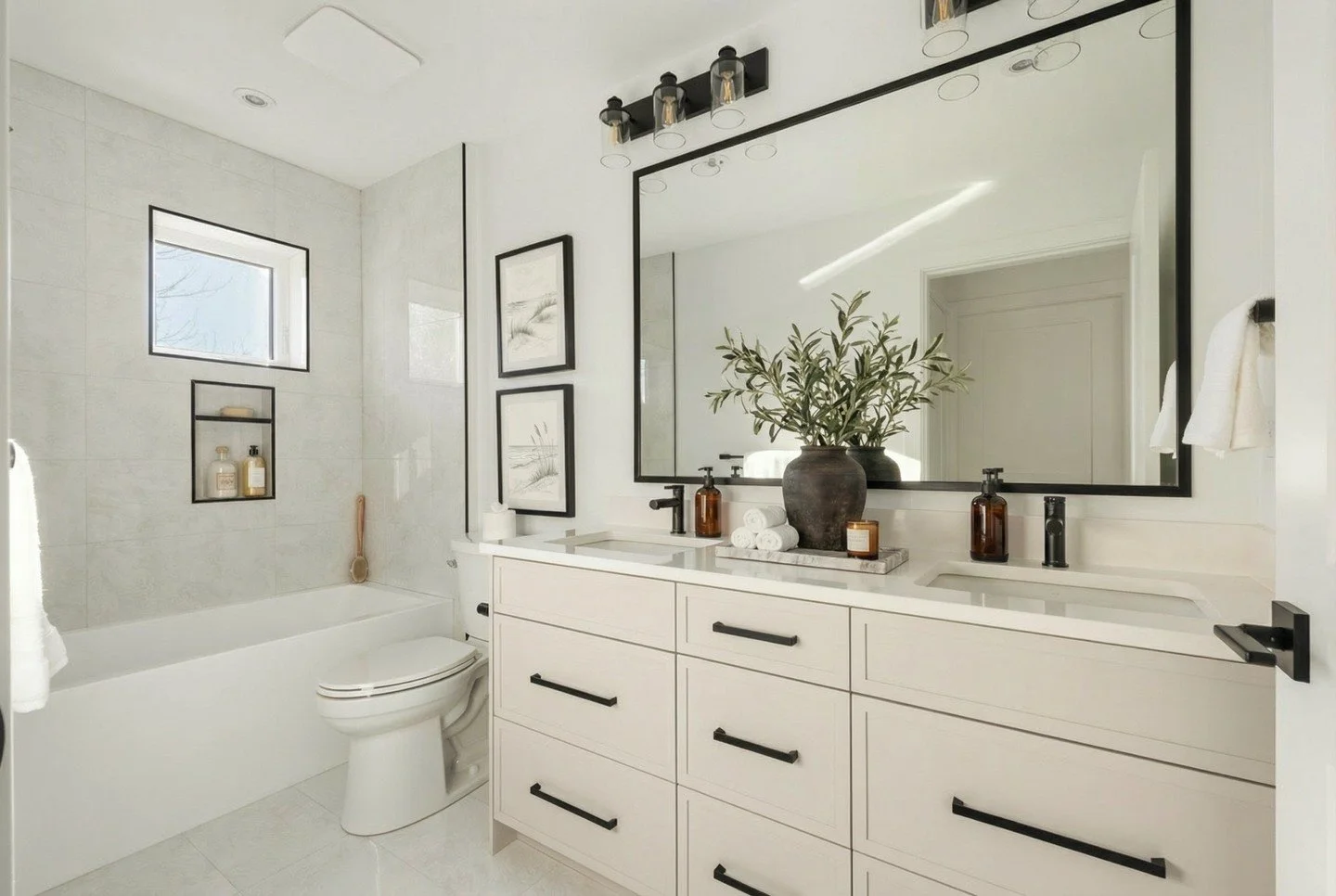 A bathroom moment that feels fresh, timeless, and effortlessly elevated. 🌿

Crisp white finishes, bold matte black details, and just the right touch of warmth&mdash;proof that clean design can still feel inviting. 🤍
&bull;
&bull;
&bull;
&bull;
&bul
