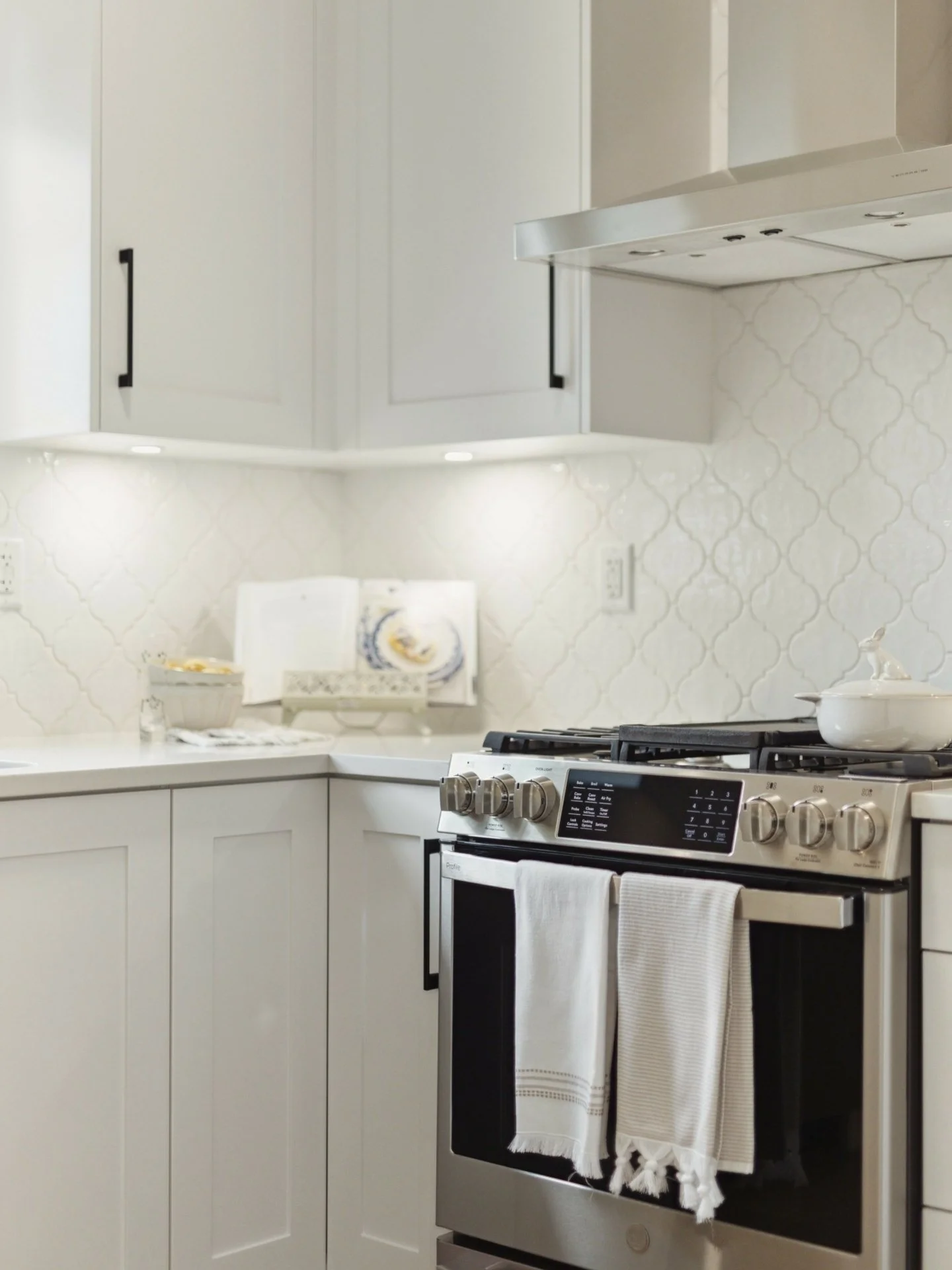 One month to Easter 🤍

Soft whites, delicate pattern, and a kitchen ready for slow spring mornings.
Fresh linens, warm bread in the oven, and the quiet beauty of thoughtful decor.

French Provincial charm, just in time for the season of gathering. ?