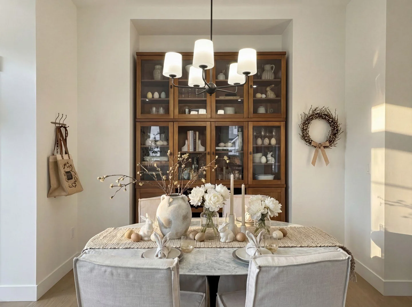 Easter at The Whitmore. 🐇

A softly layered tablescape with natural textures, warm wood tones, and simple seasonal details, including bunnies, branches, and delicate florals, creates a setting that feels both refined and welcoming. It&rsquo;s a remi