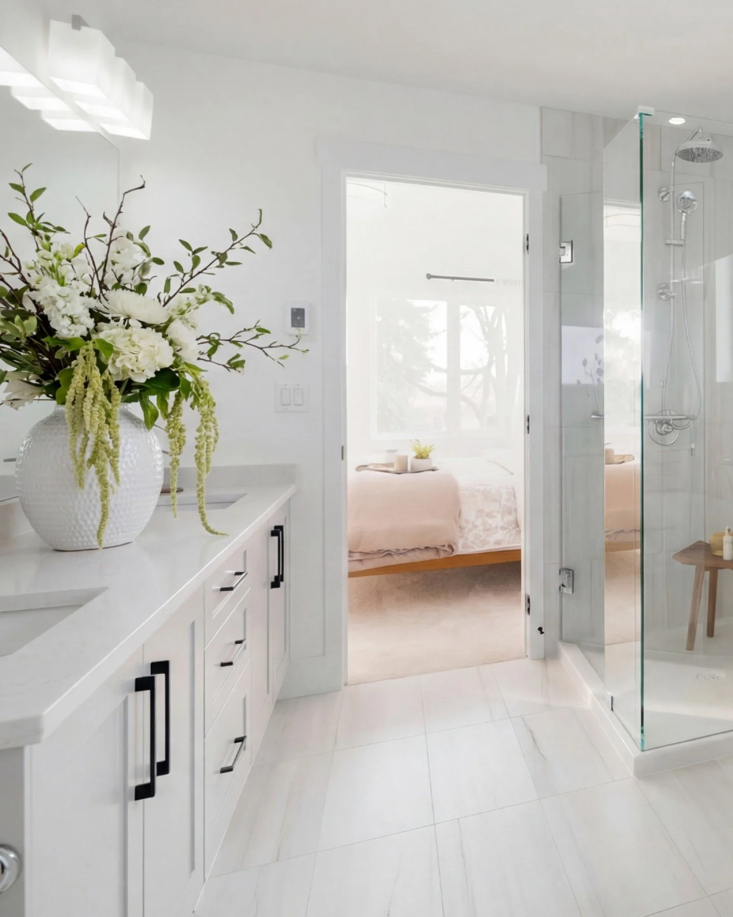 Fresh greenery, woven textures, and subtle layered details bring warmth and life to the space. 🌿

Enhancing the quiet luxury of the freestanding tub and tailored millwork, these simple seasonal touches bring a sense of peace to the home over the Eas