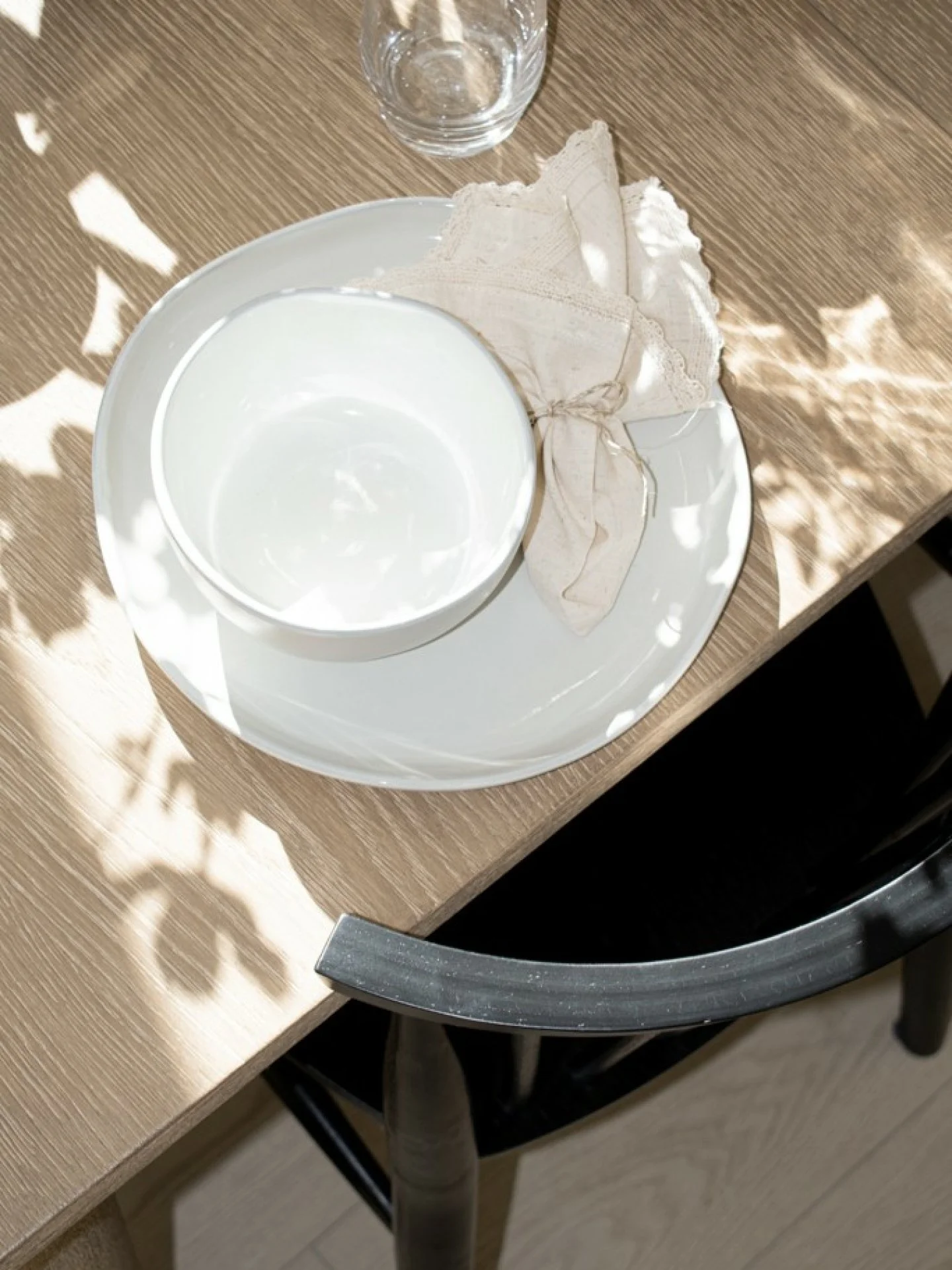 Soft shadows, natural textures, and simple place settings create a moment that feels effortless and calm. Sometimes it&rsquo;s the quiet details&mdash;the way light moves across the table, the softness of linen, the warmth of wood&mdash;that make a s