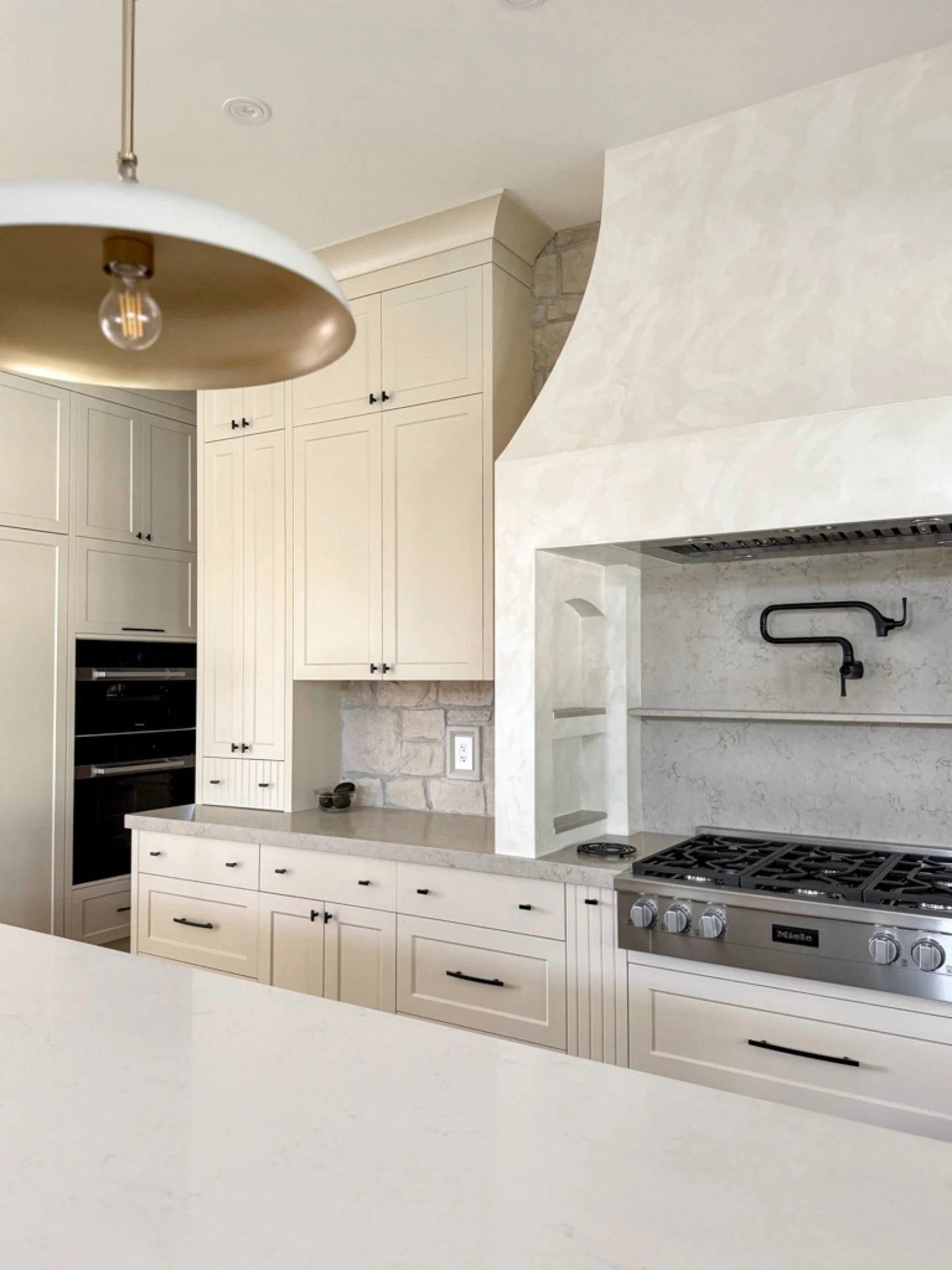 A moment for the limewash hood in Le Monarque. 🏛️

Softly sculpted and quietly commanding, it anchors the kitchen with an old-world elegance that feels both grounded and timeless. 

#interiordesign #customhome #kitchendesign #newbuild #customkitchen