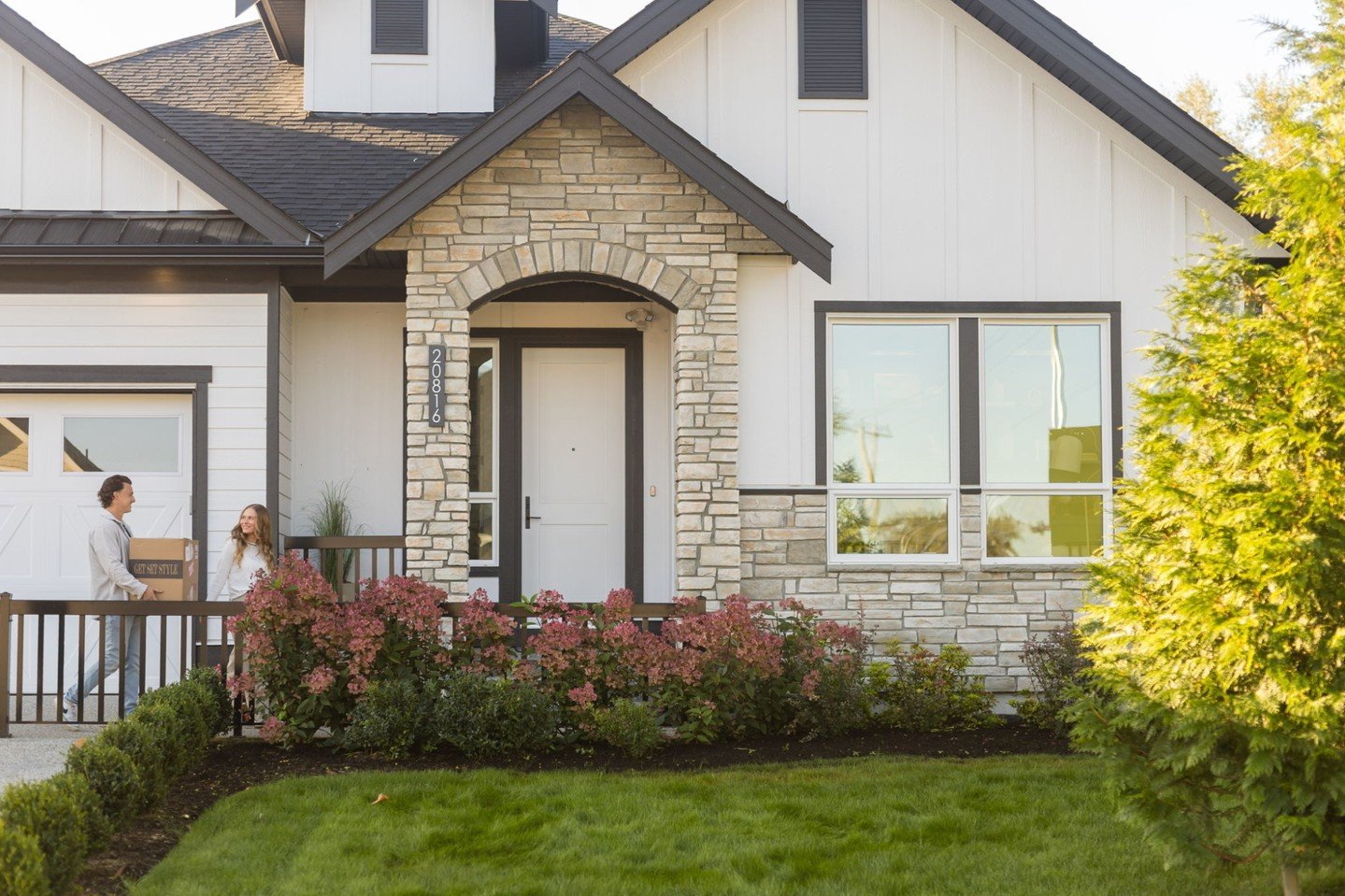 Transitional comfort rooted in timeless design. 🏡 

Clean architectural lines, layered natural textures, and warm contrasts create an exterior that feels both refined and welcoming in Brookswood, in collaboration with Foxridge Homes.

Contact us at 