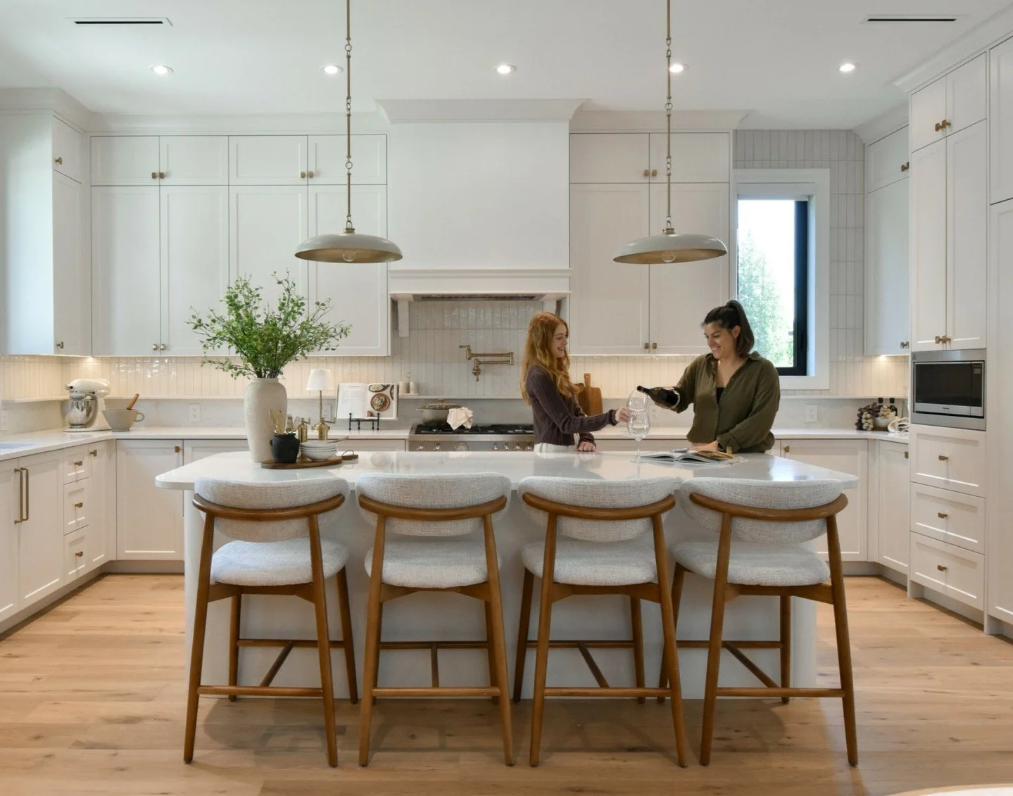 Ahead of the long weekend, the kitchen naturally becomes the centre of it all. A place for prep, conversation, a glass poured at the island, and the easy moments in between.

Designed with gathering in mind, and ready for a busy Thanksgiving weekend 