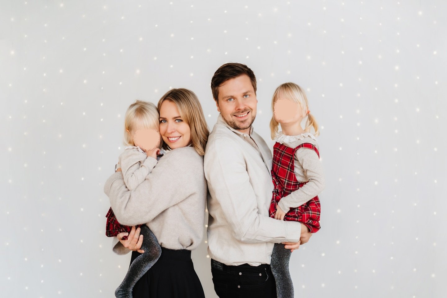 Manchmal braucht es nicht viel, um die Weihnachtsmagie sp&uuml;rbar zu machen. ✨

Das zweite Set der diesj&auml;hrigen Weihnachtsminis war bewusst minimalistisch, aber nicht weniger besonders durch die vielen funkelnden Lichtern. 🤍 Wie findest du es