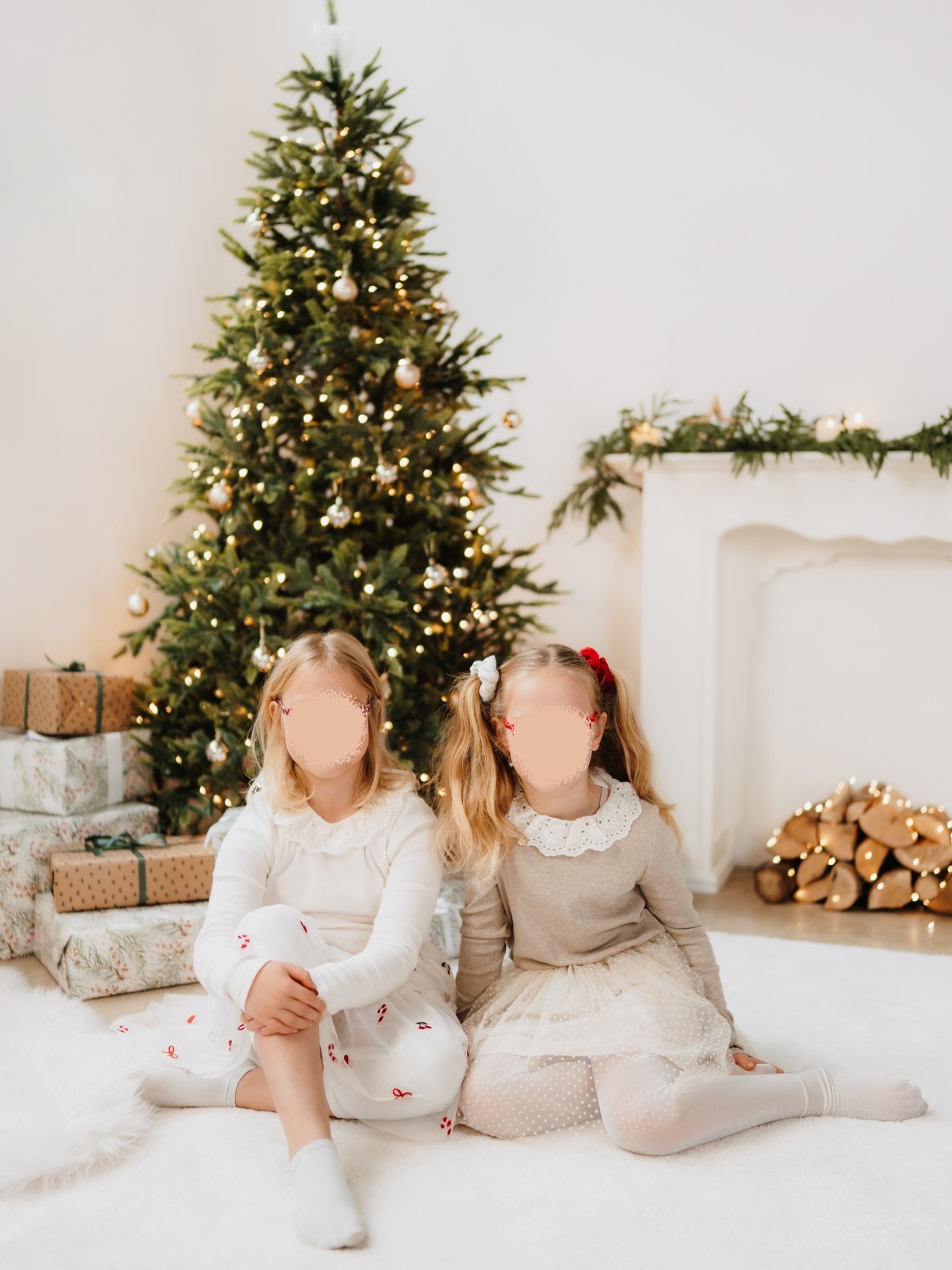 Meine Weihnachtsminis sind nun schon seit 4 Jahren fester Bestandteil meiner Fotografie. 🤗 Und diese beiden Schwestern waren jedes Jahr dabei! 

Die Zeit zwischen Weihnachten und dem neuen Jahr ist f&uuml;r mich immer die perfekte Zeit, um zur&uuml;