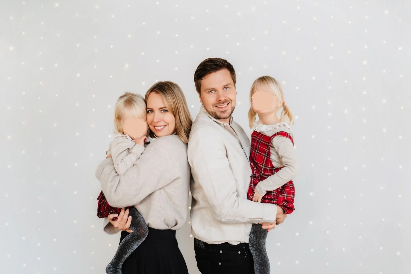 Manchmal braucht es nicht viel, um die Weihnachtsmagie sp&uuml;rbar zu machen. ✨

Das zweite Set der diesj&auml;hrigen Weihnachtsminis war bewusst minimalistisch, aber nicht weniger besonders durch die vielen funkelnden Lichtern. 🤍 Wie findest du es