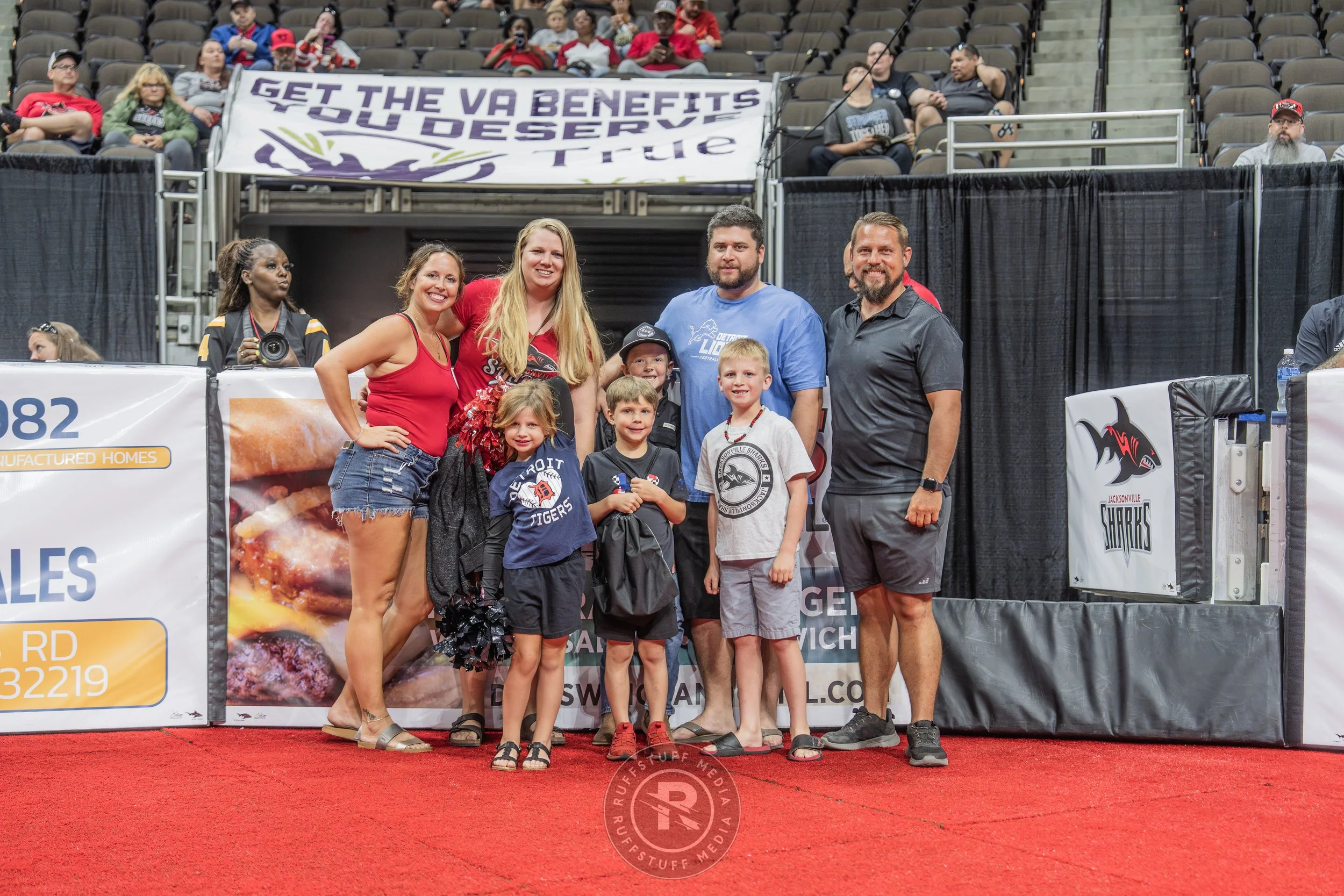 Sharks 260509-10_resize.JPG
