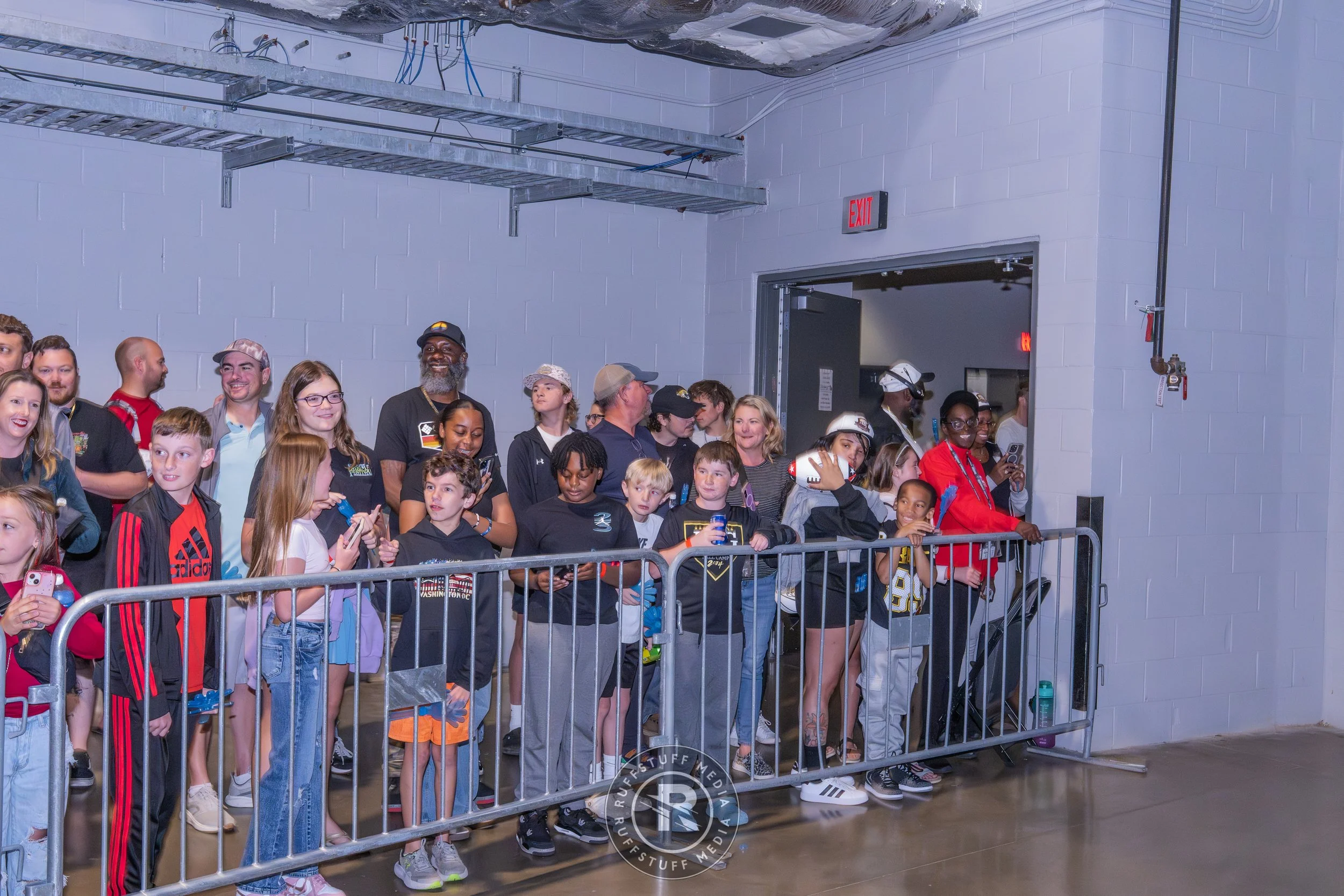 Sharks 260502-40_resize.JPG
